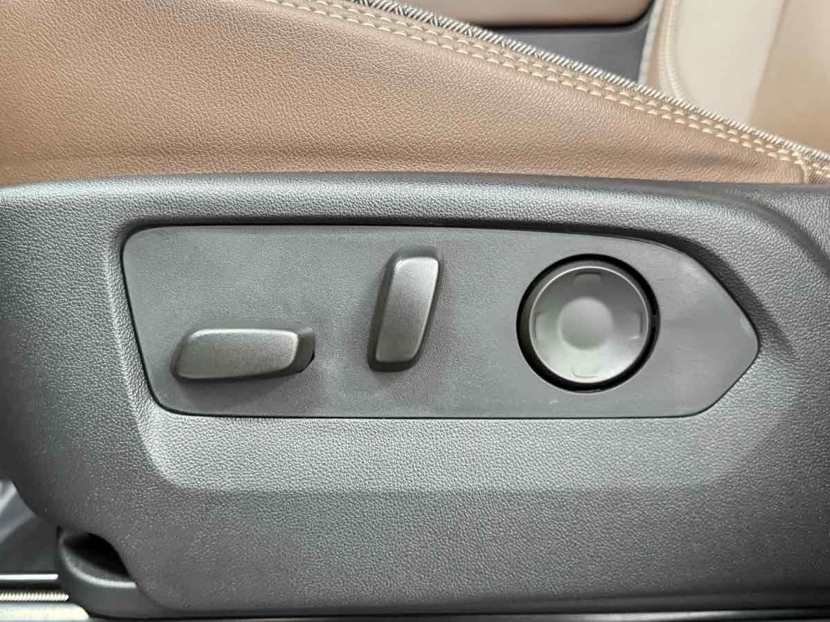 2023 Chevrolet Tahoe High Country photo 32