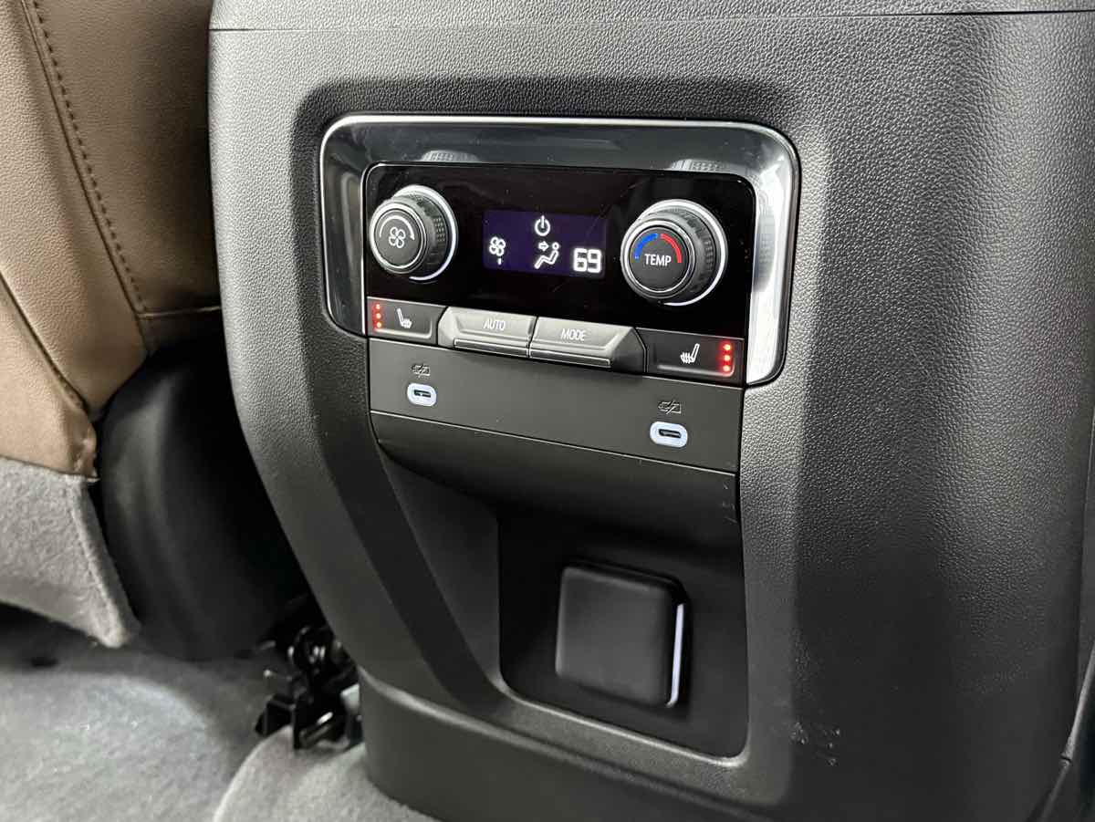 2023 Chevrolet Tahoe High Country photo 34