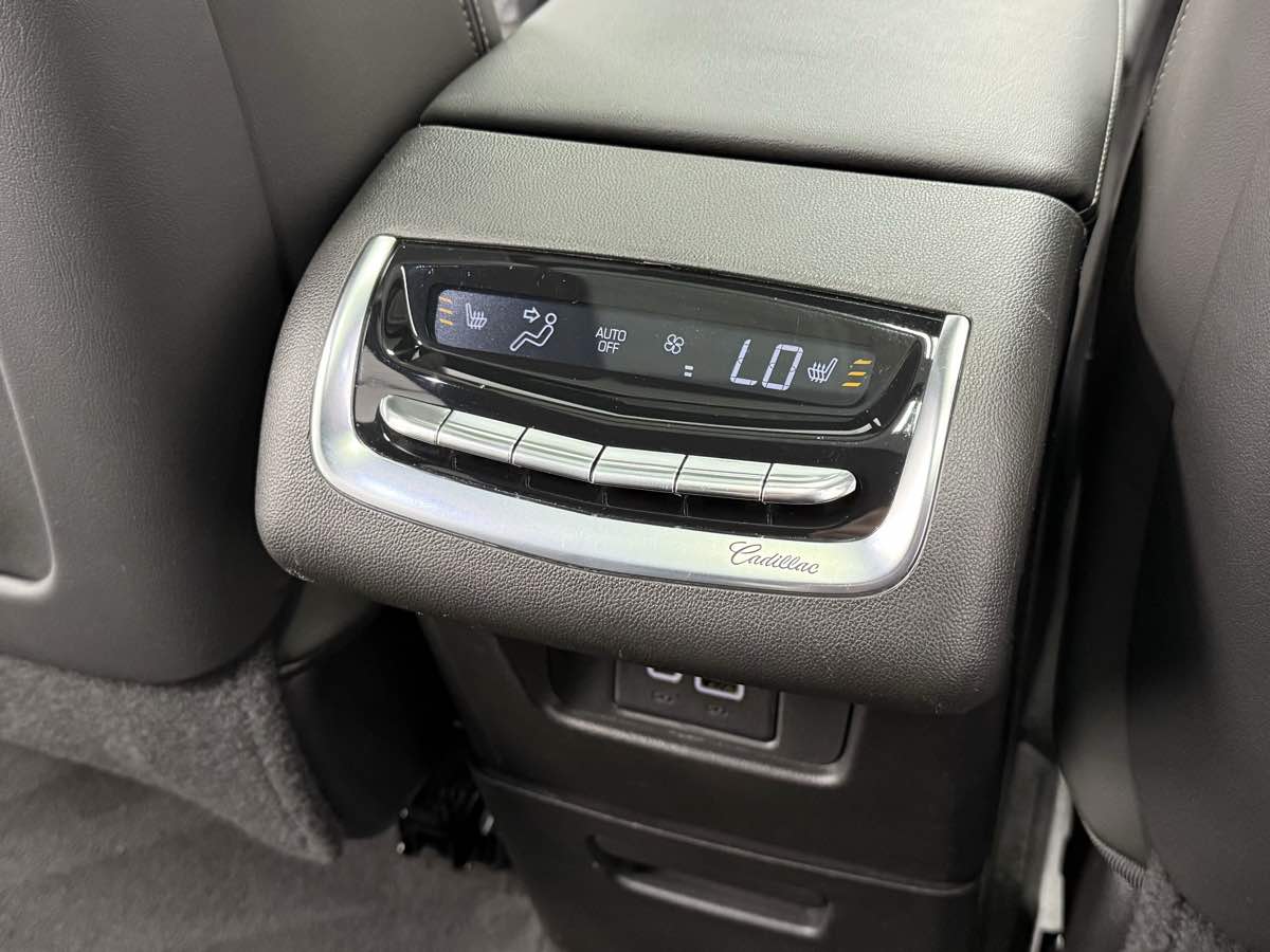 2024 Cadillac XT6 Sport photo 28