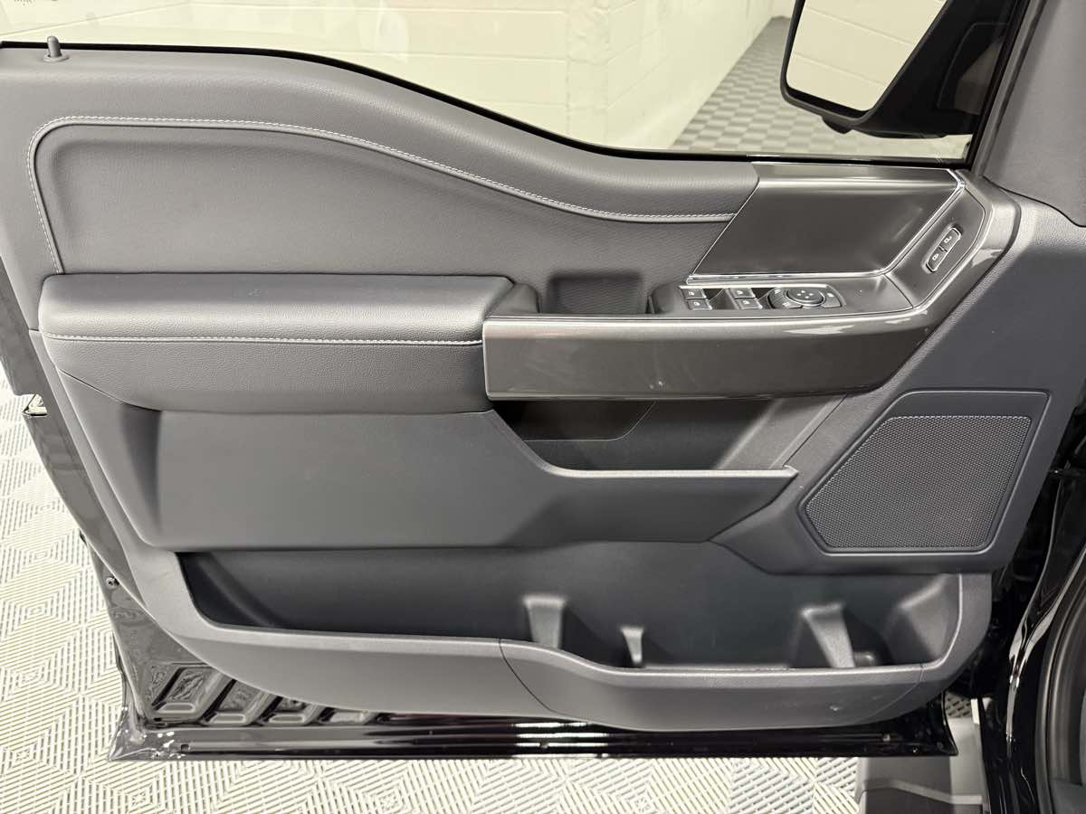 2023 Ford F-150 XLT photo 9
