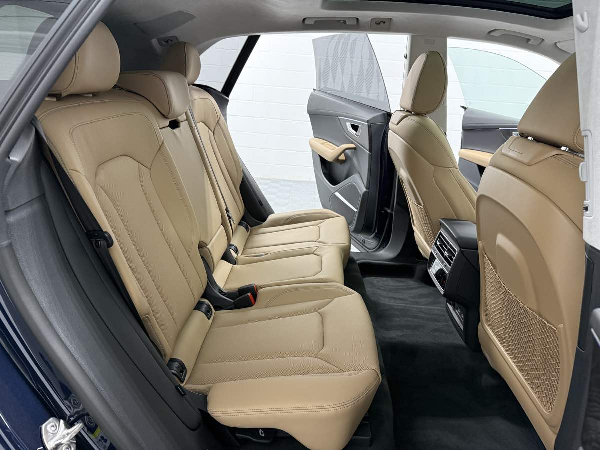 2025 Audi Q8 Prestige photo 12