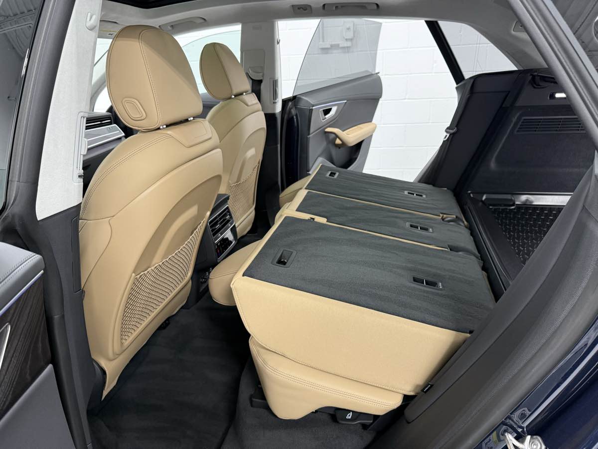 2025 Audi Q8 Prestige photo 13