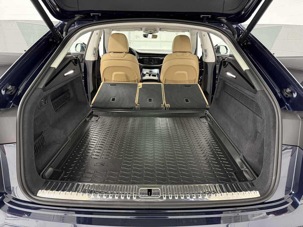 2025 Audi Q8 Prestige photo 28