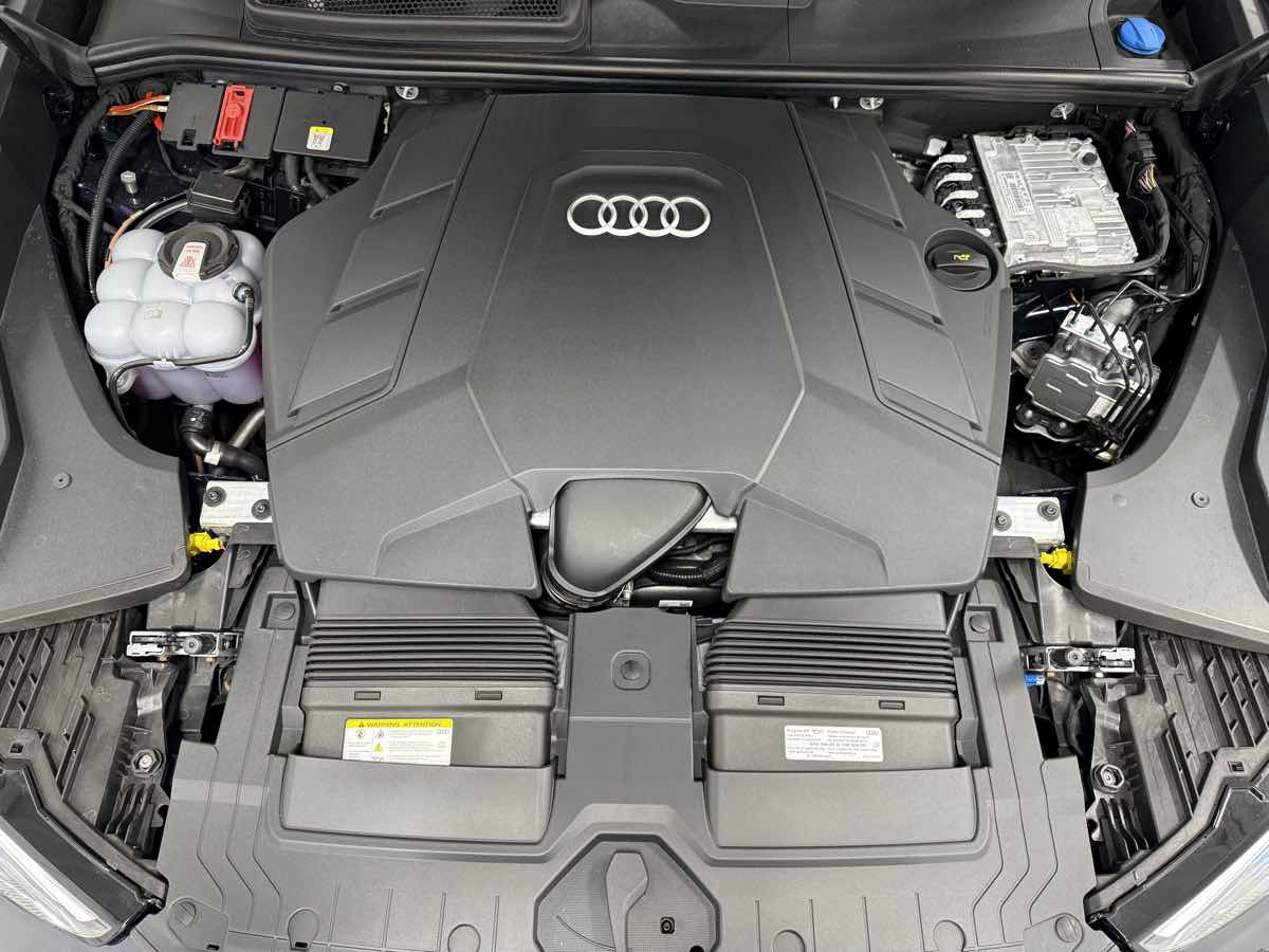 2025 Audi Q8 Prestige photo 29