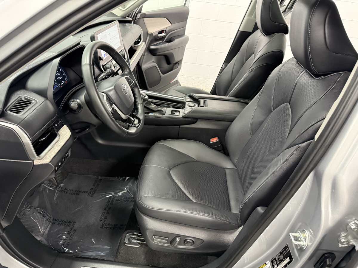 2024 Toyota Grand Highlander Hybrid Limited photo 10