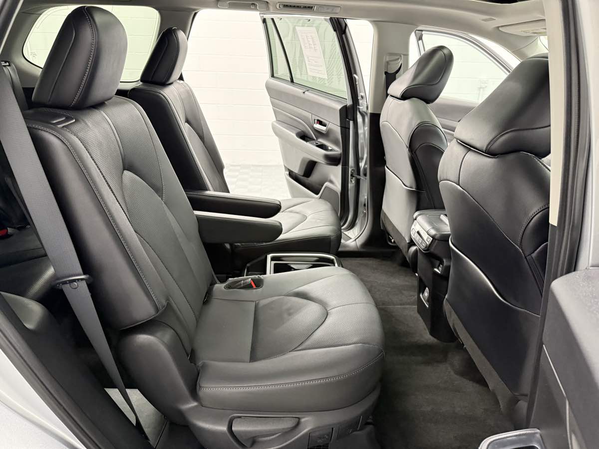 2024 Toyota Grand Highlander Hybrid Limited photo 12