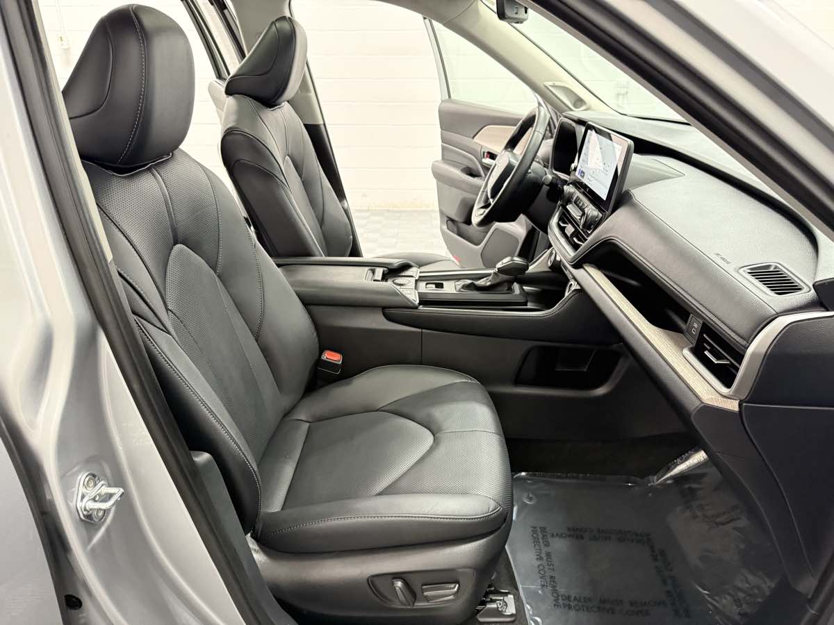 2024 Toyota Grand Highlander Hybrid Limited photo 15