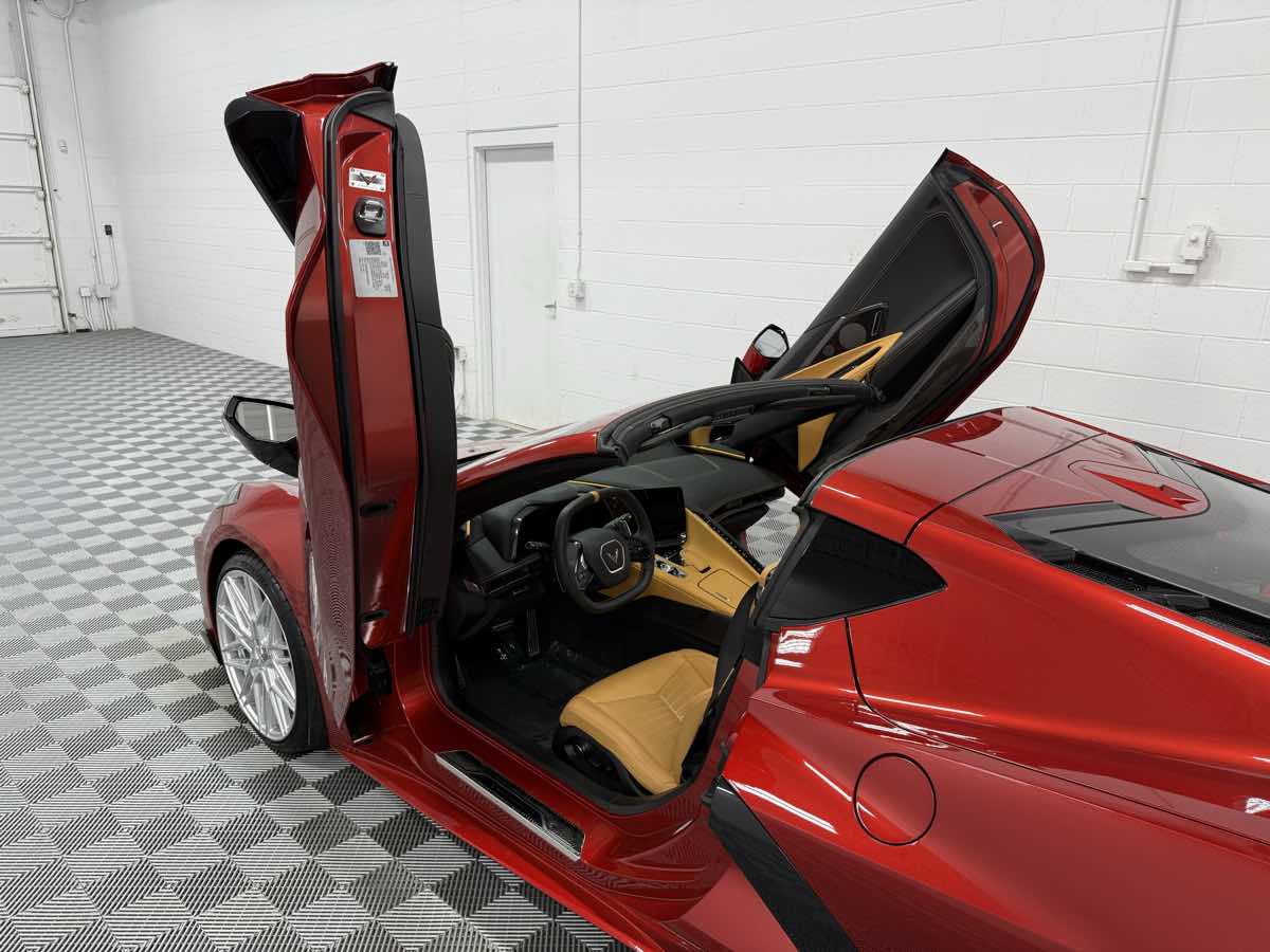 2023 Chevrolet Corvette 2LT photo 2
