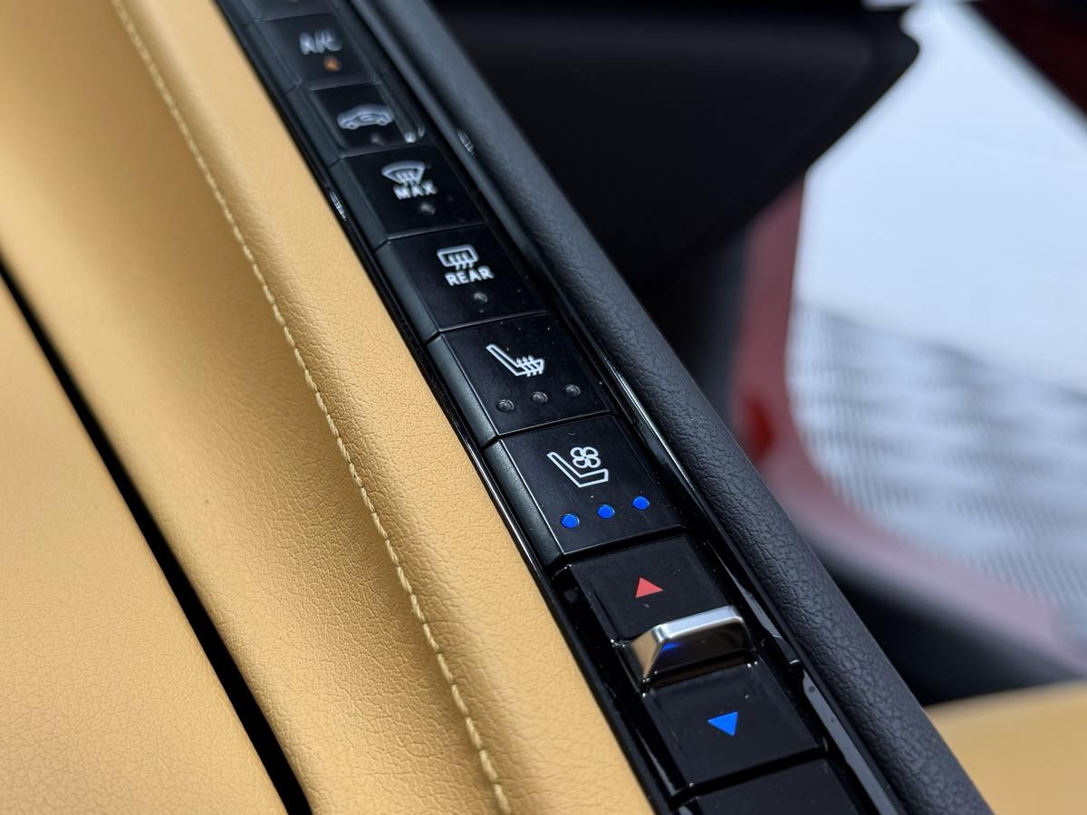 2023 Chevrolet Corvette 2LT photo 27