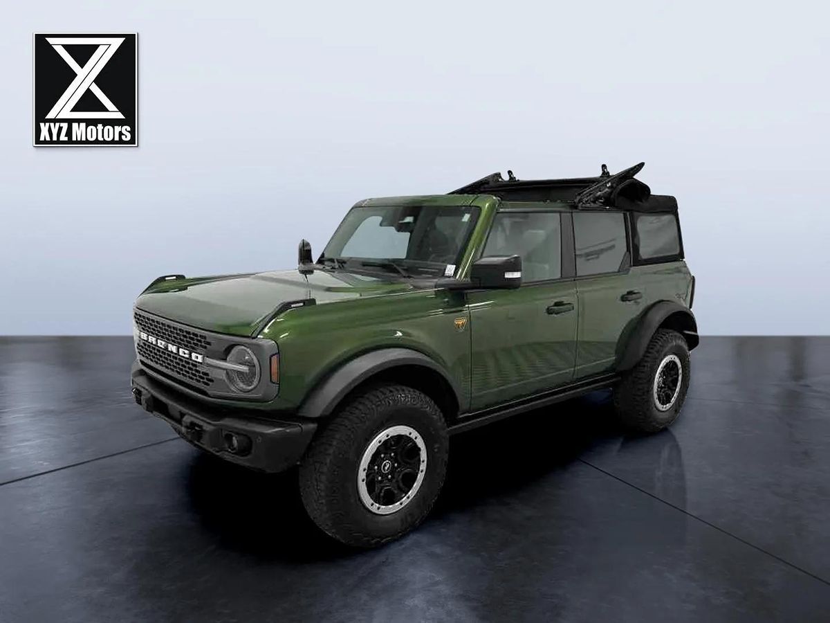 2023 Ford Bronco Badlands photo 2