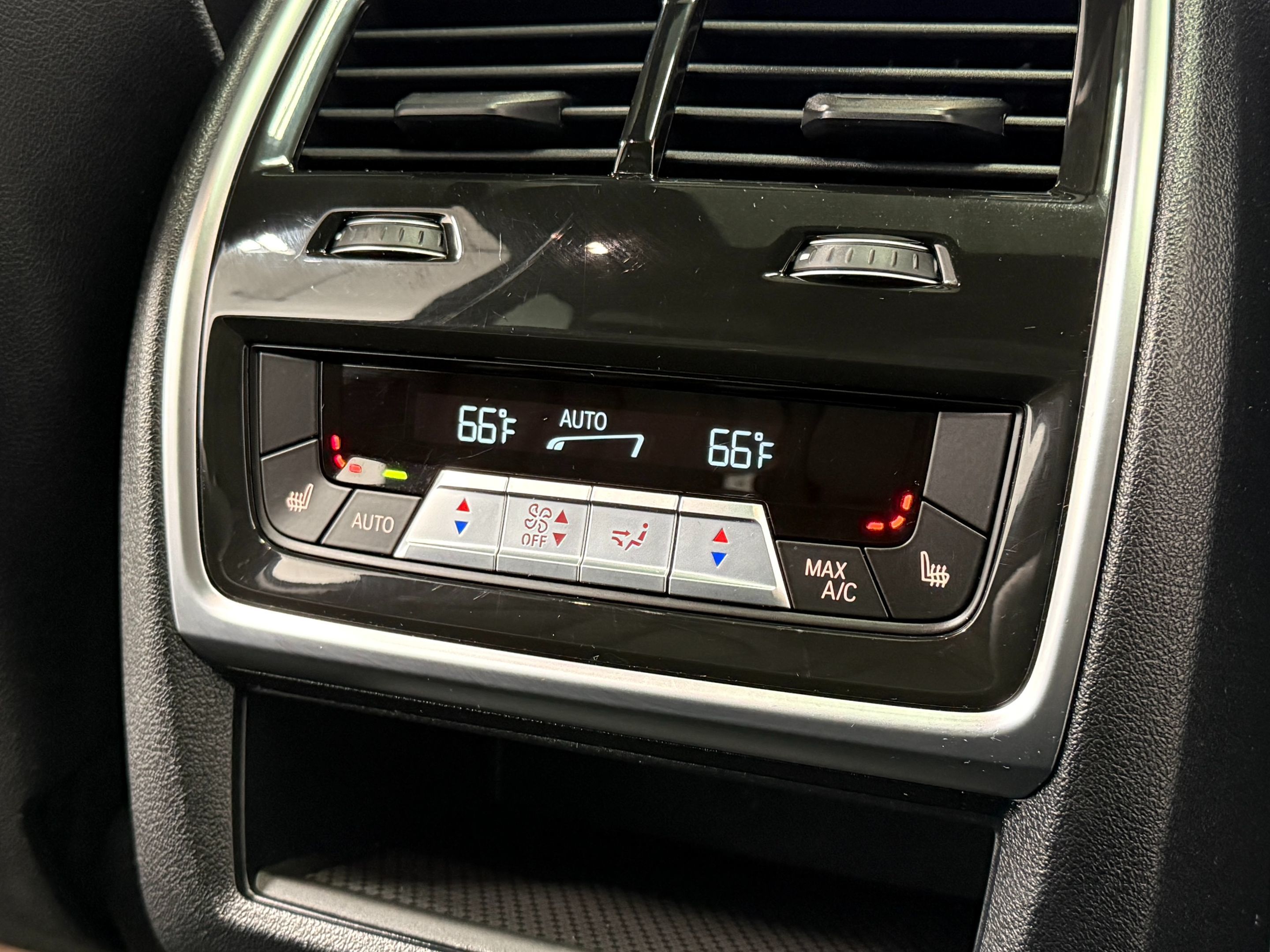 2024 BMW X5 M60i - Photo 40