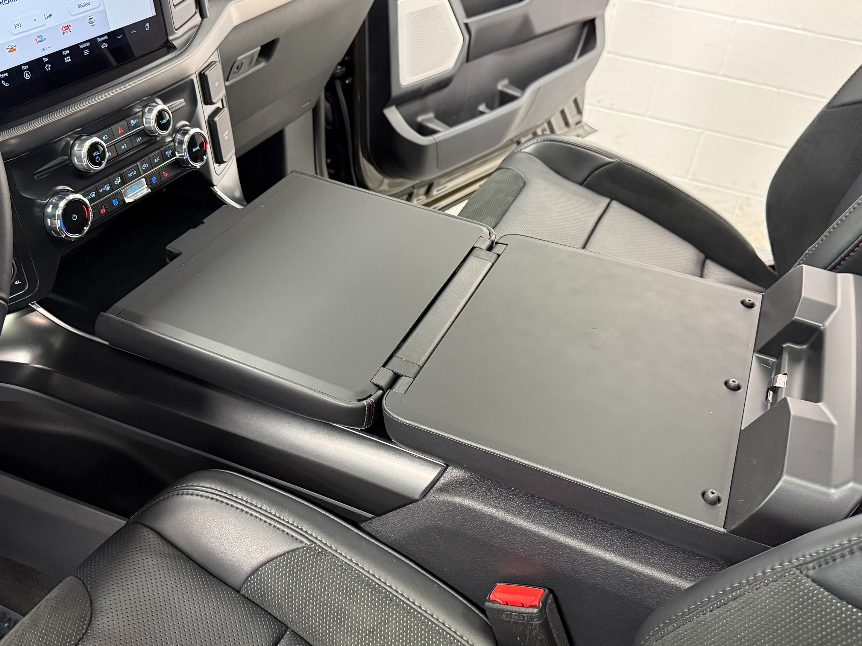 2025 Ford F-150 Raptor - Photo 41