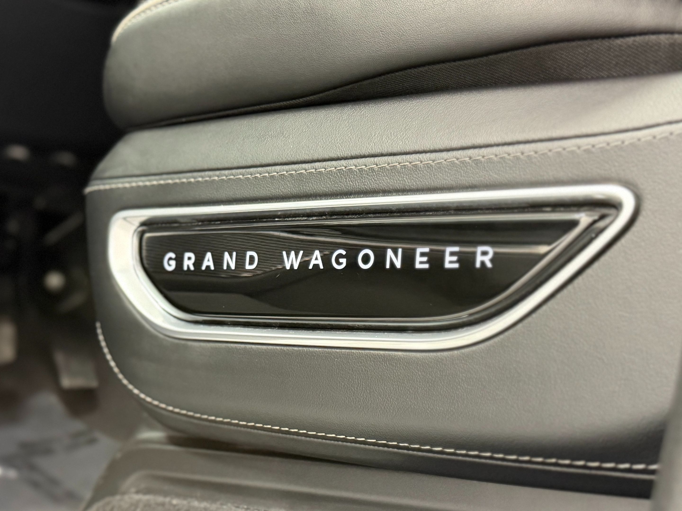 2024 Jeep Grand Wagoneer L Series II - Photo 16