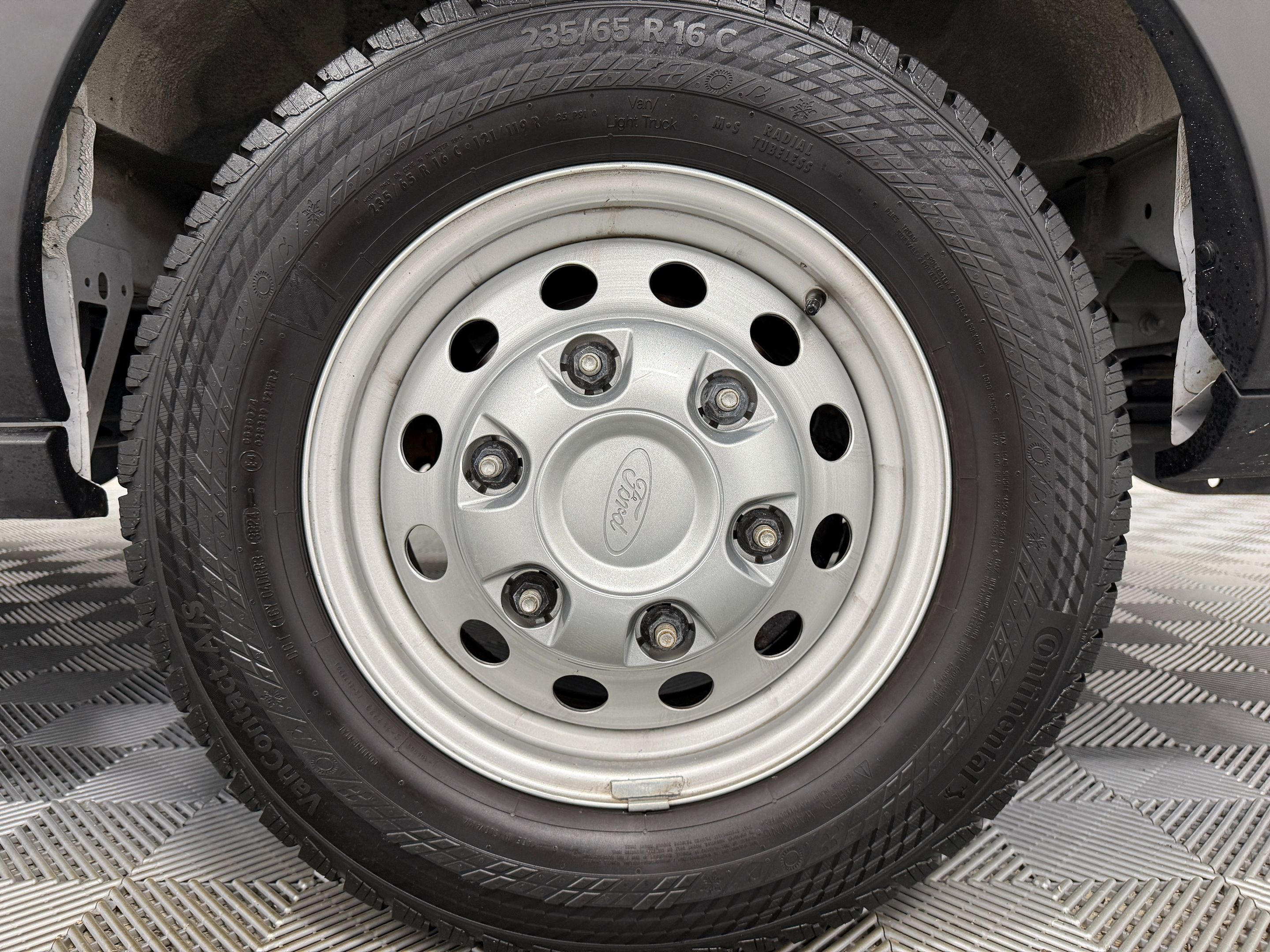 Ford Transit photo 30