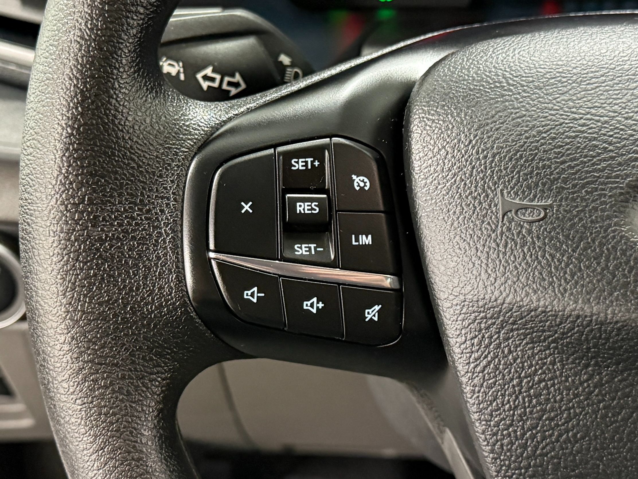 Ford Transit photo 16