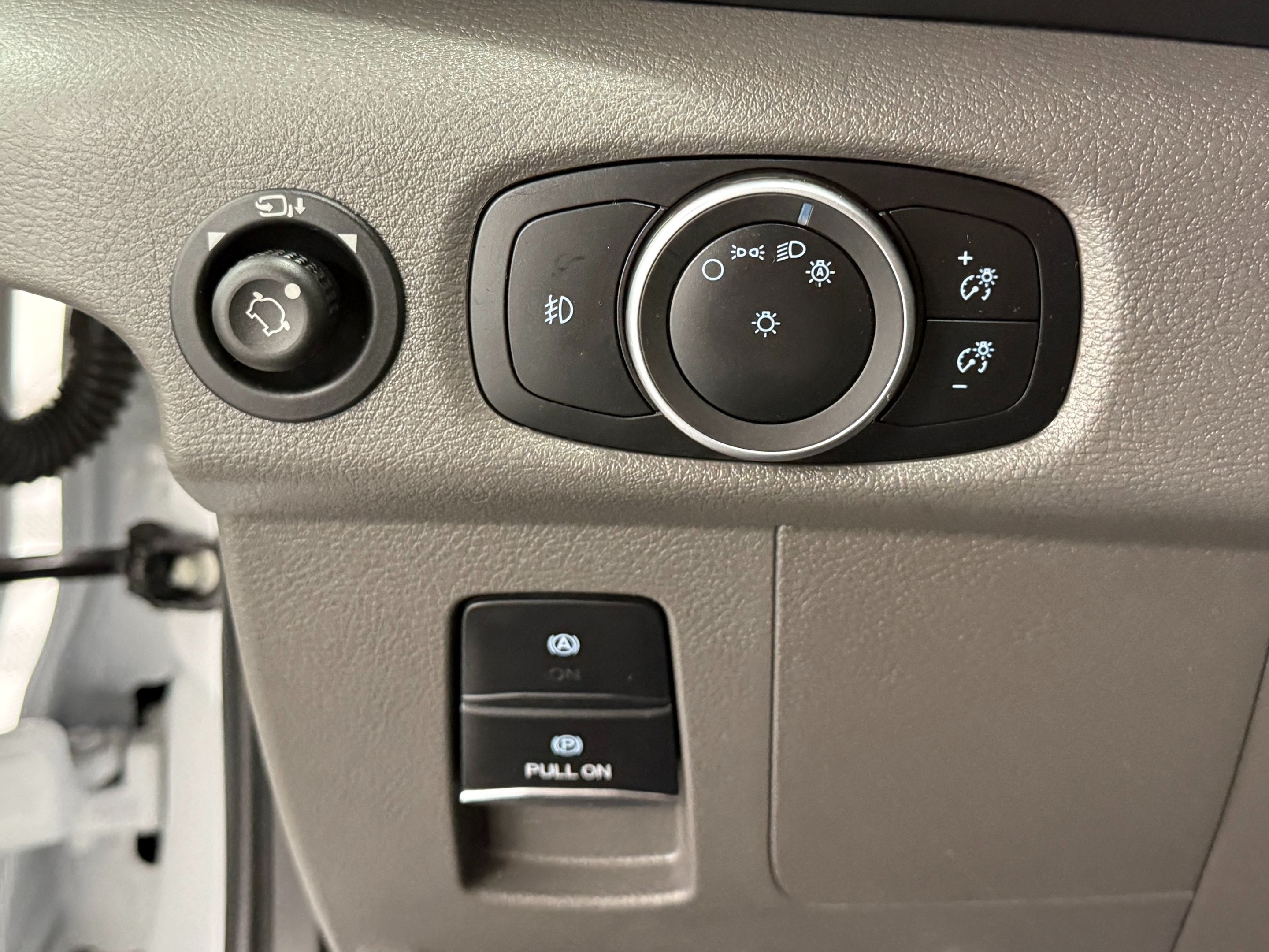 Ford Transit photo 20