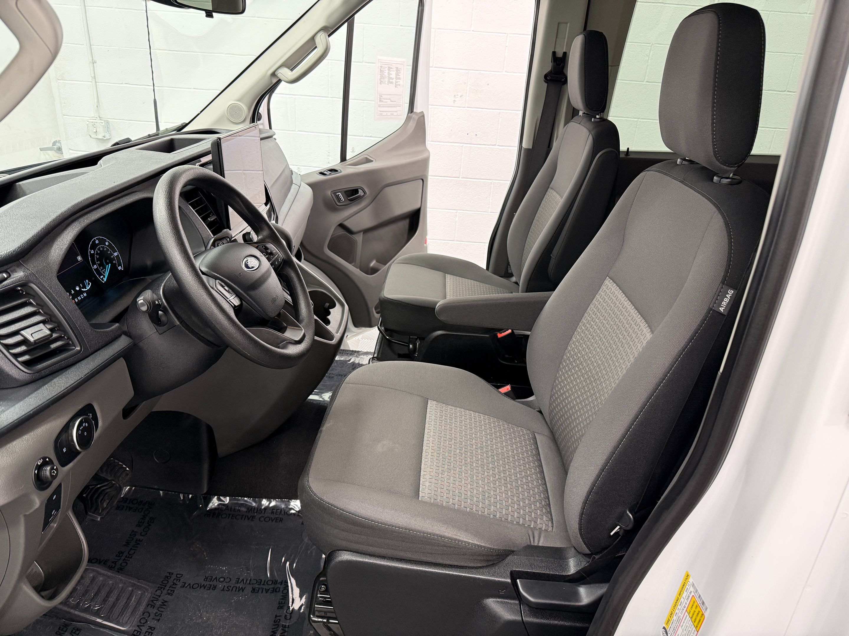 Ford Transit photo 10