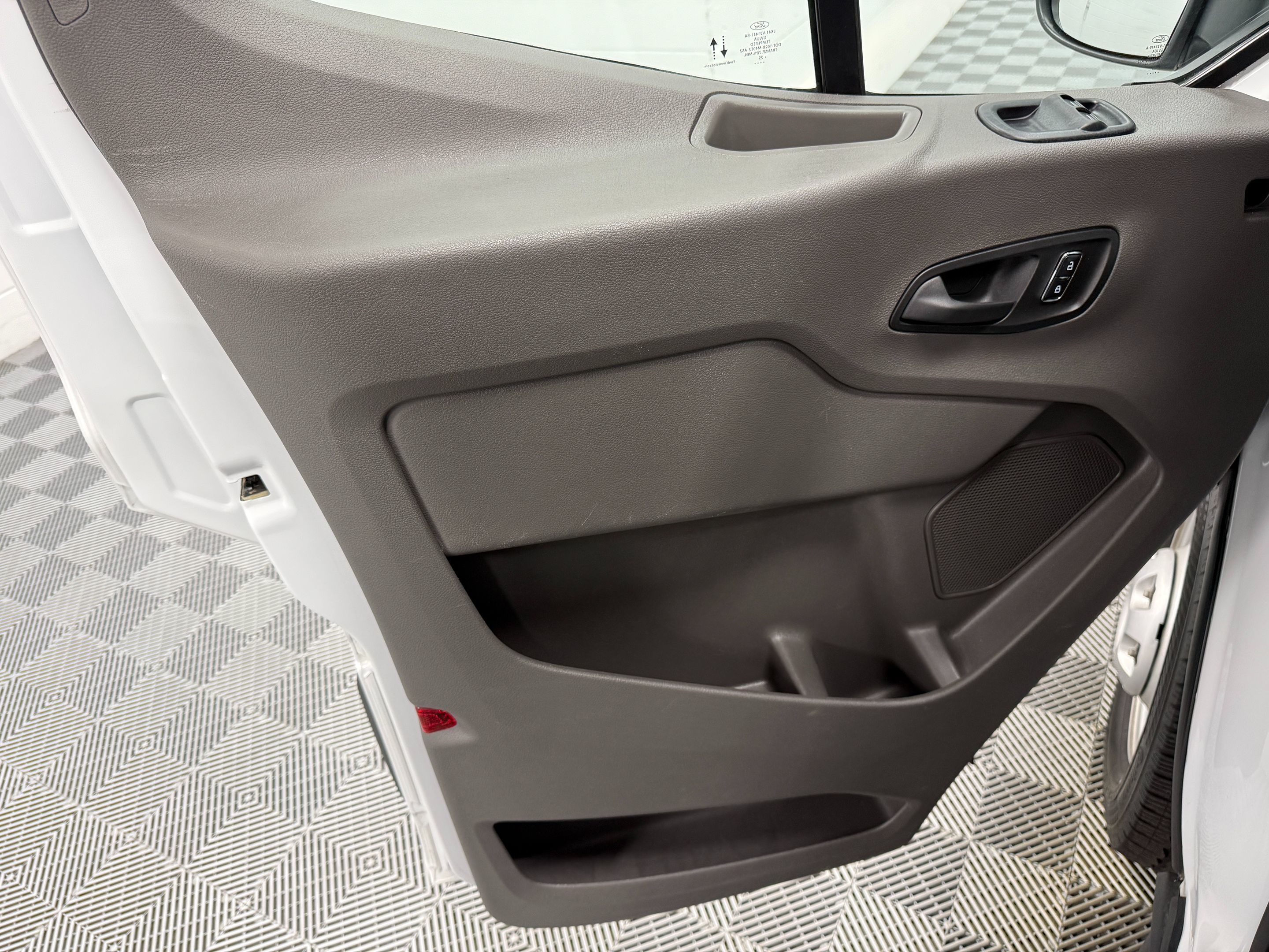 Ford Transit photo 9