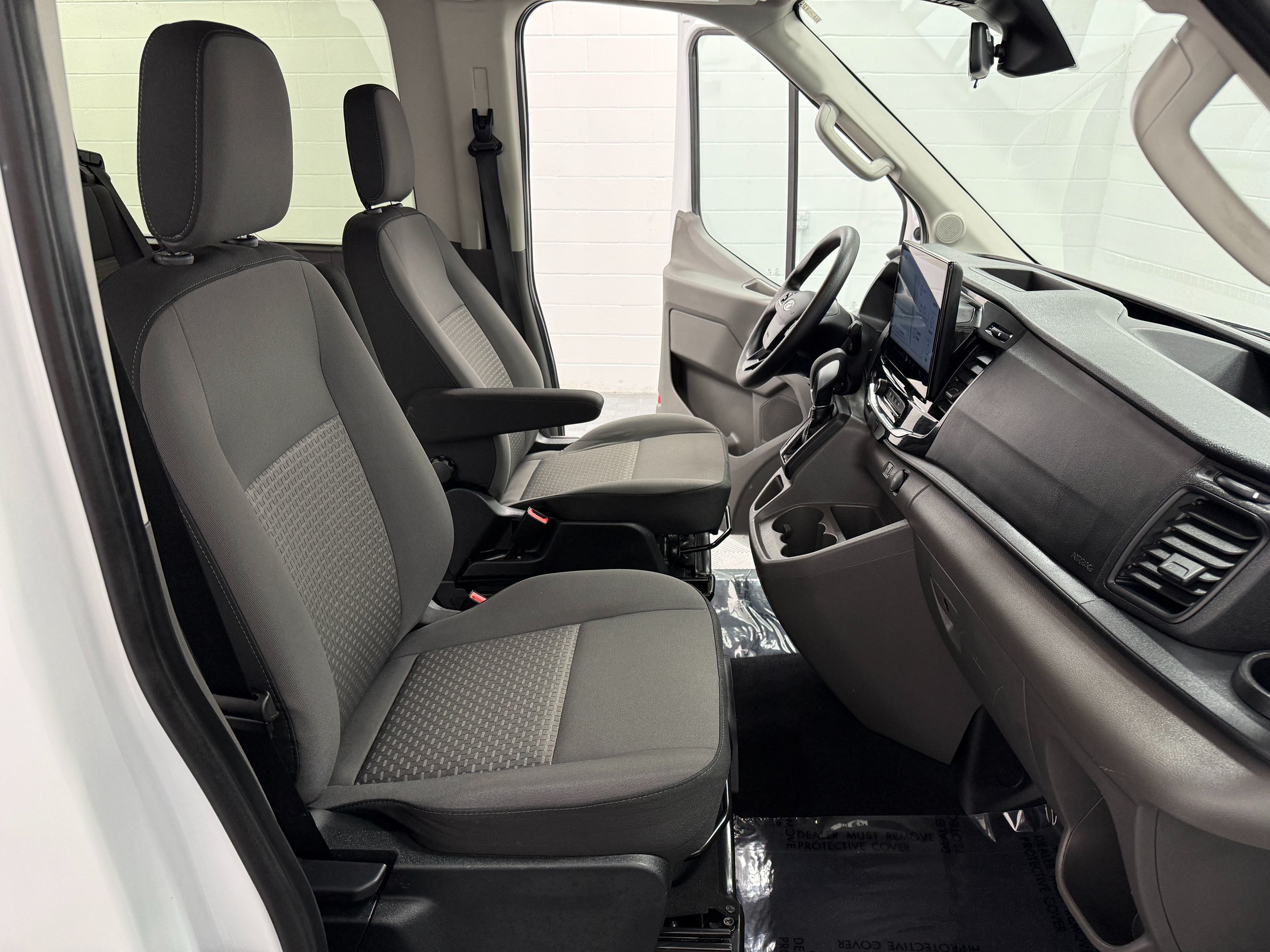 Ford Transit photo 14