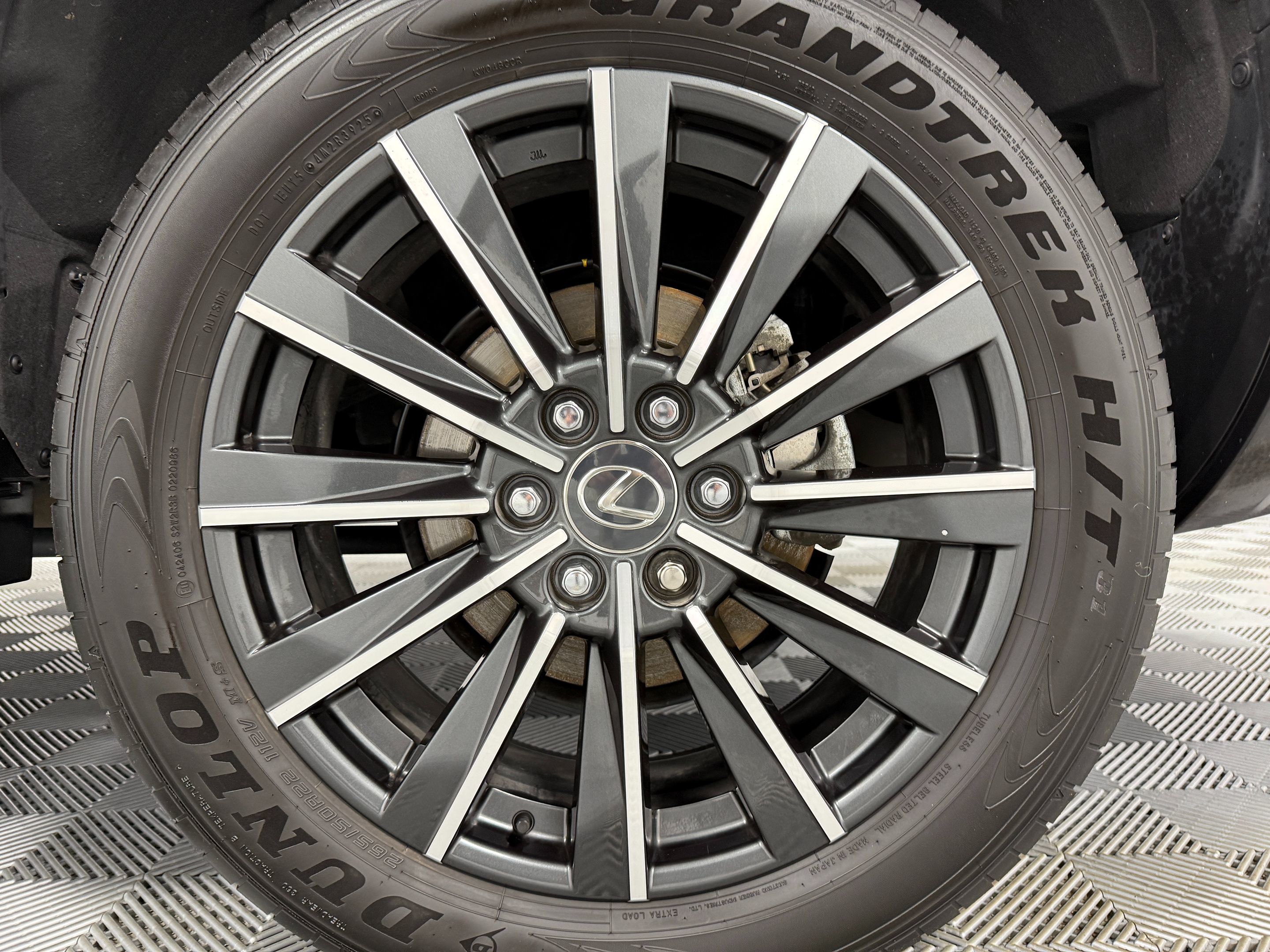 Lexus GX photo 43