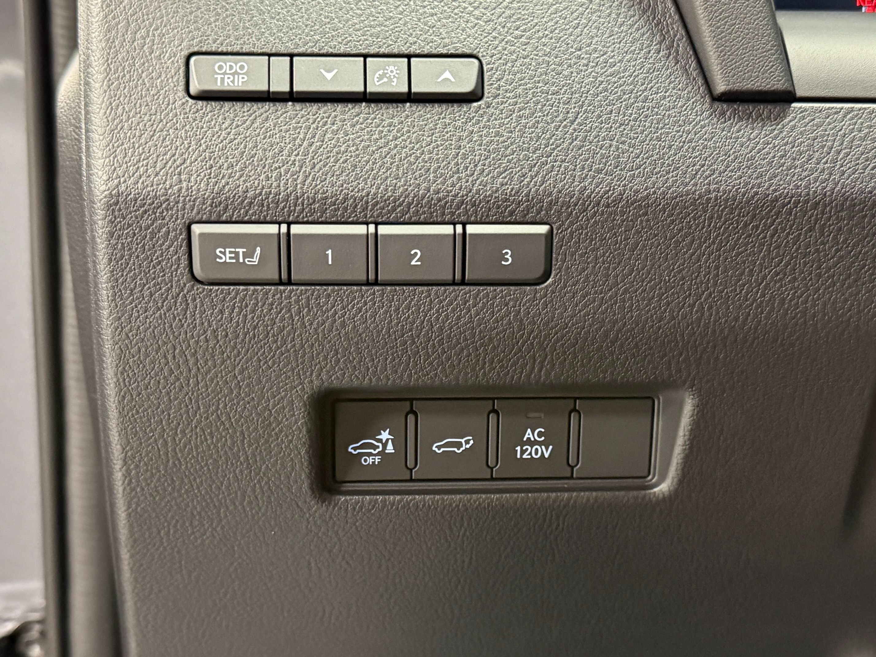 Lexus GX photo 24