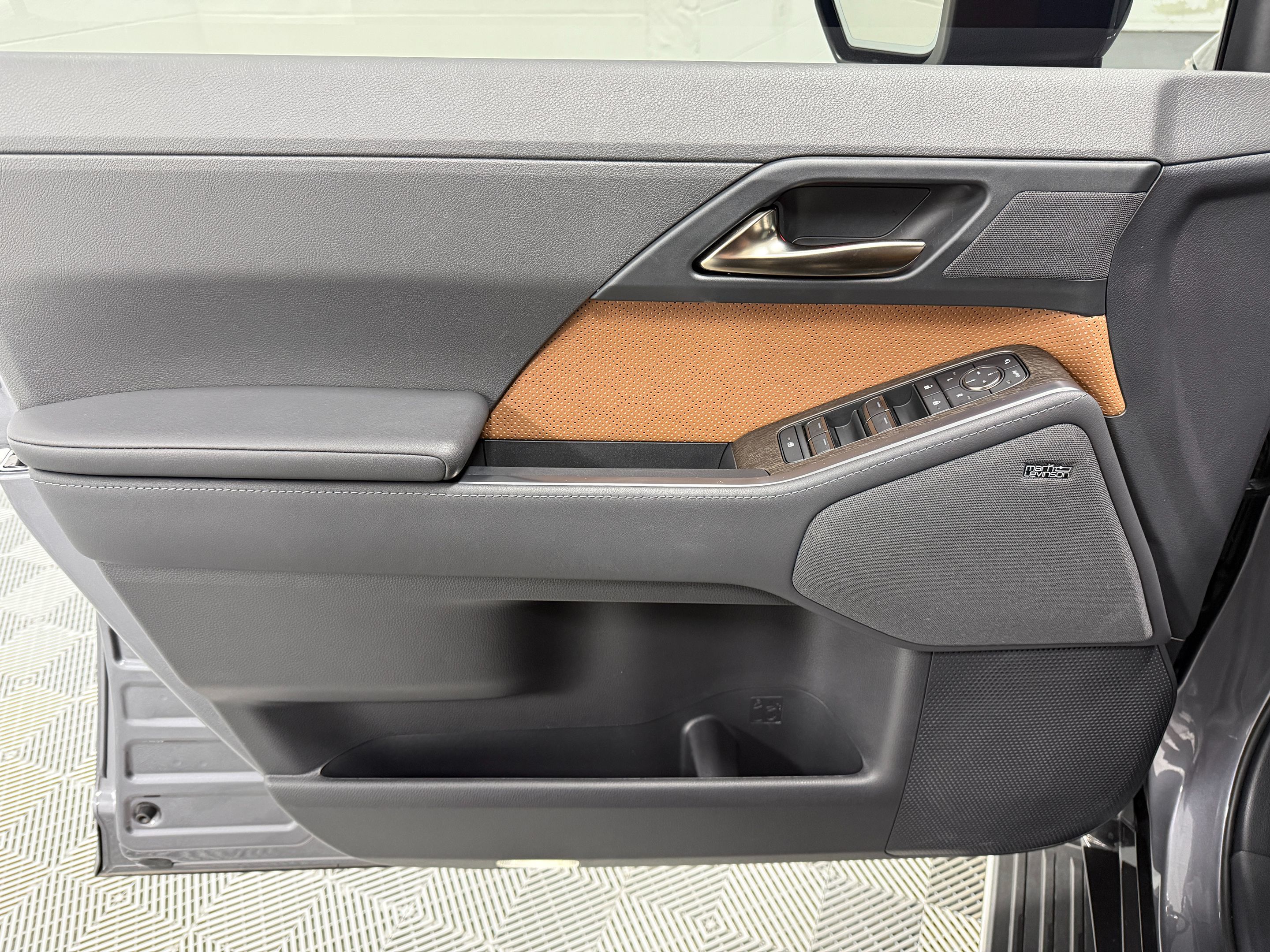 Lexus GX photo 10