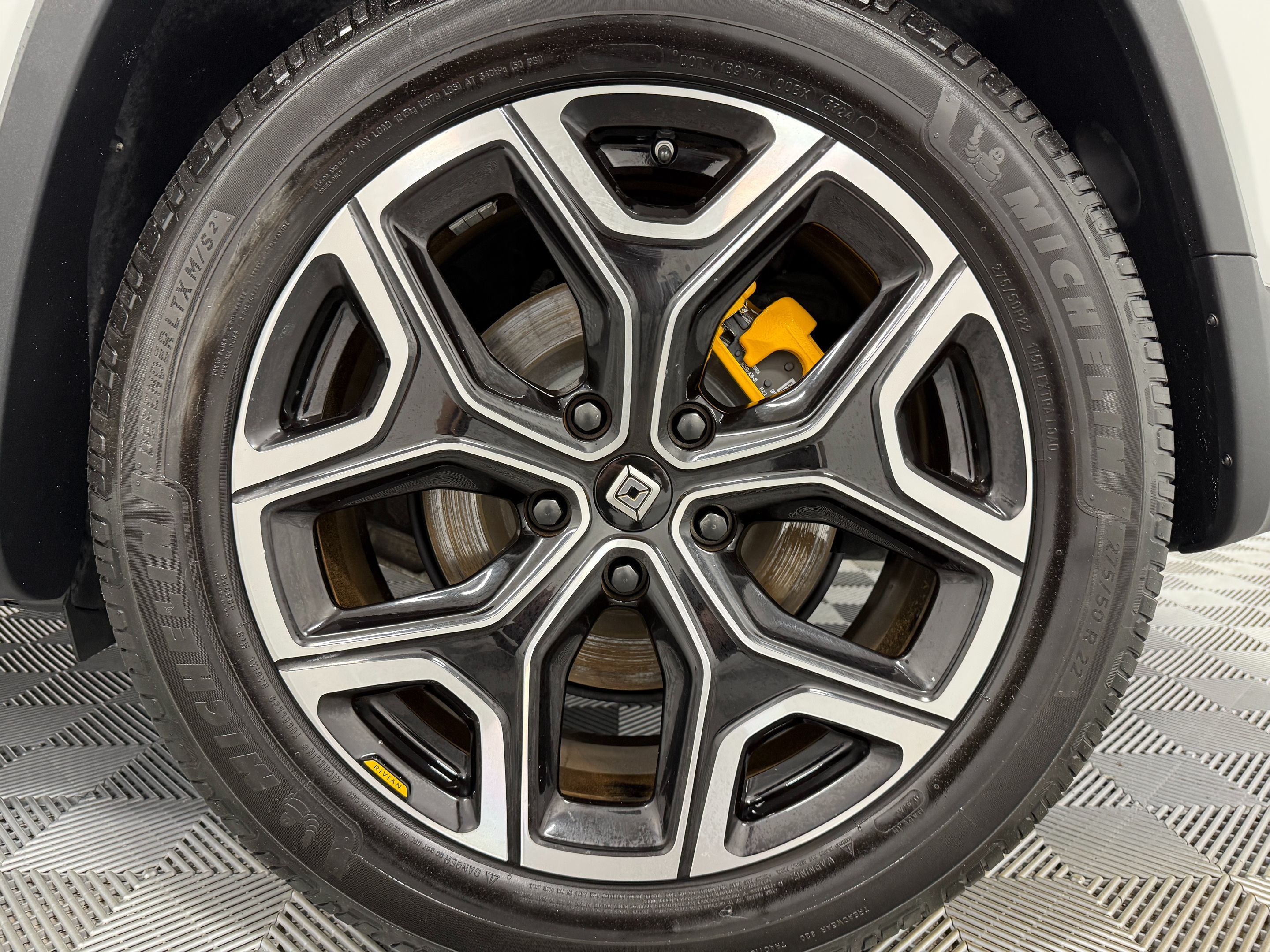 Rivian R1S photo 42