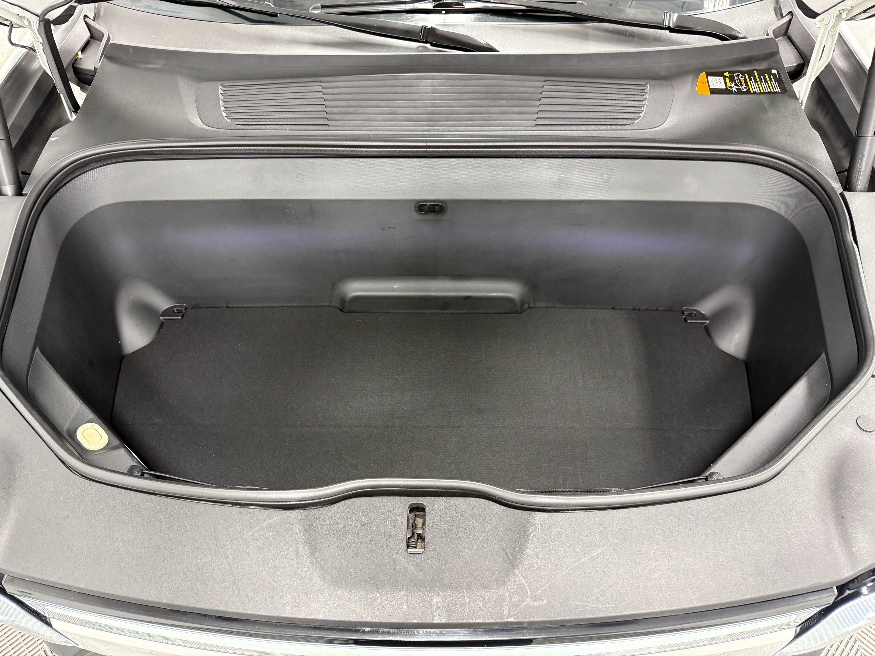 Rivian R1S photo 39