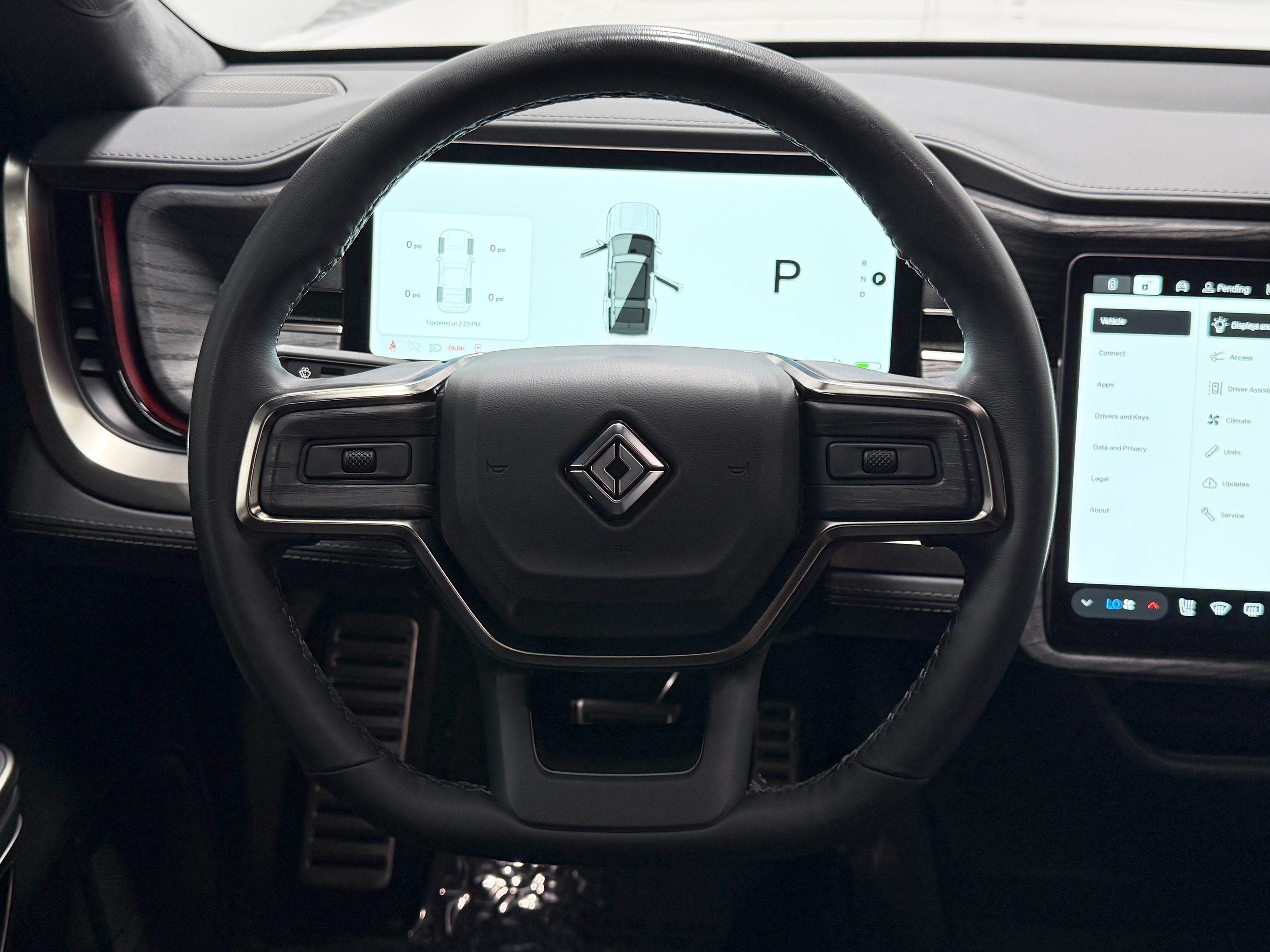 Rivian R1S photo 22