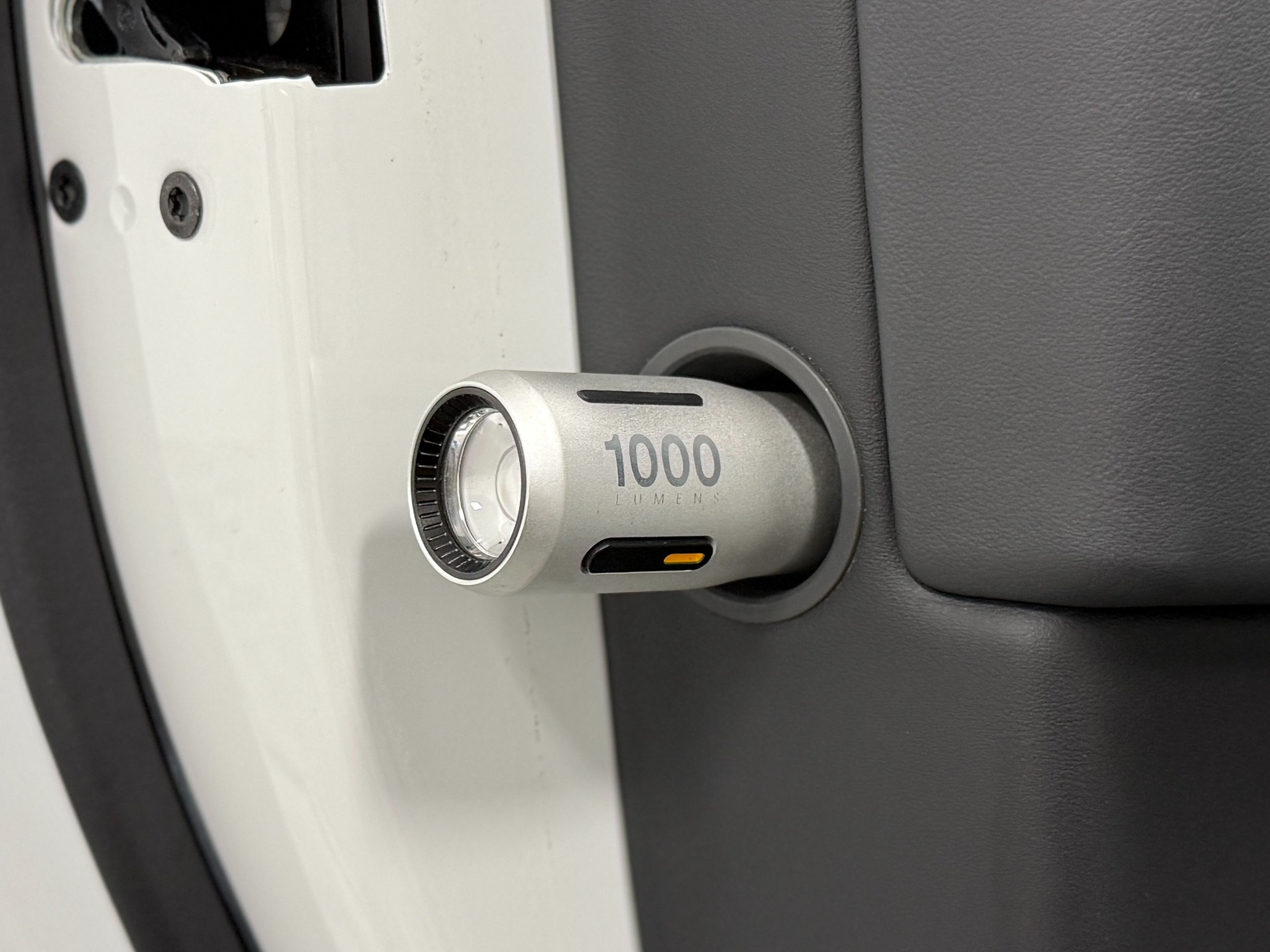 Rivian R1S photo 13