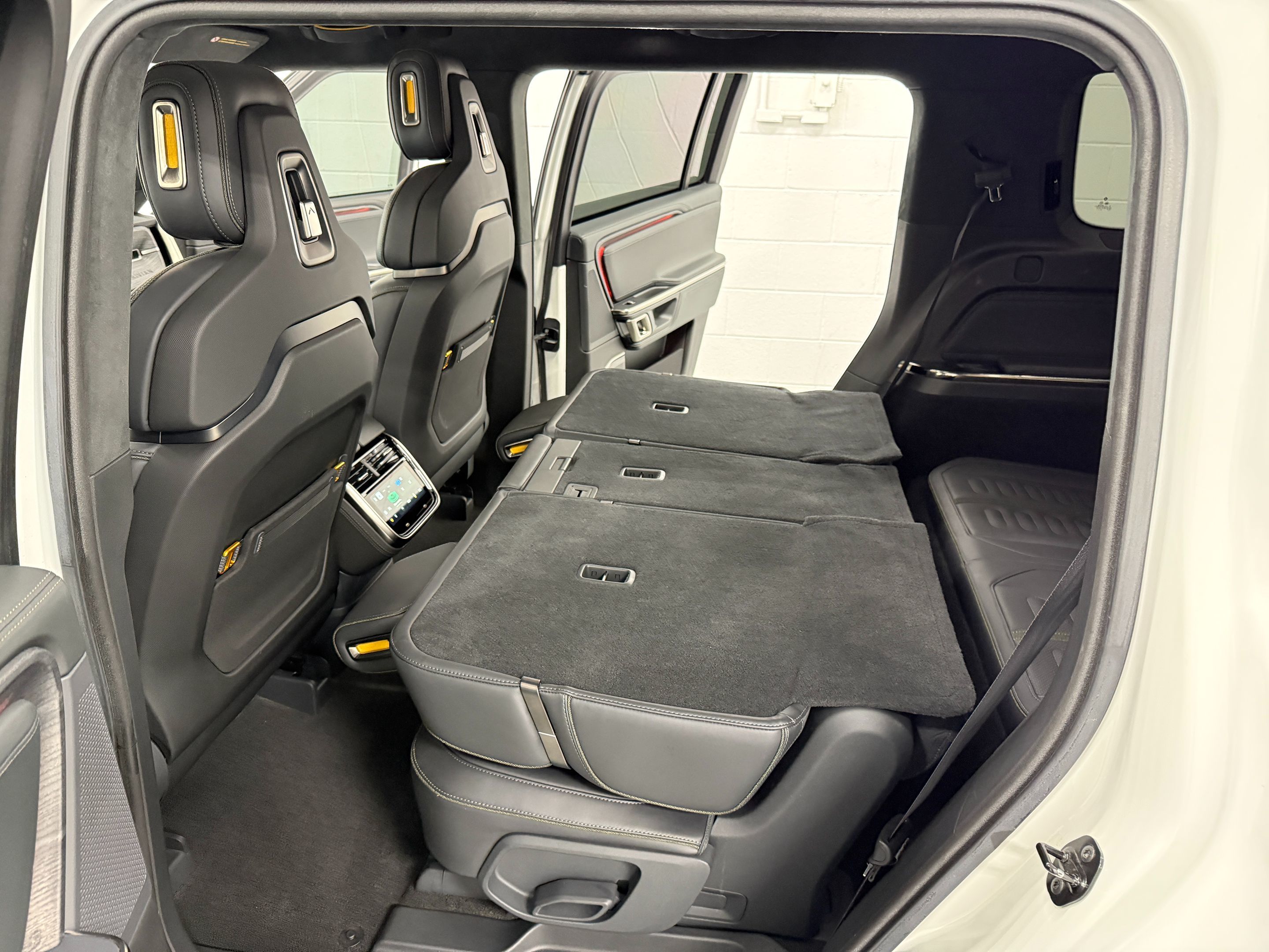 Rivian R1S photo 19