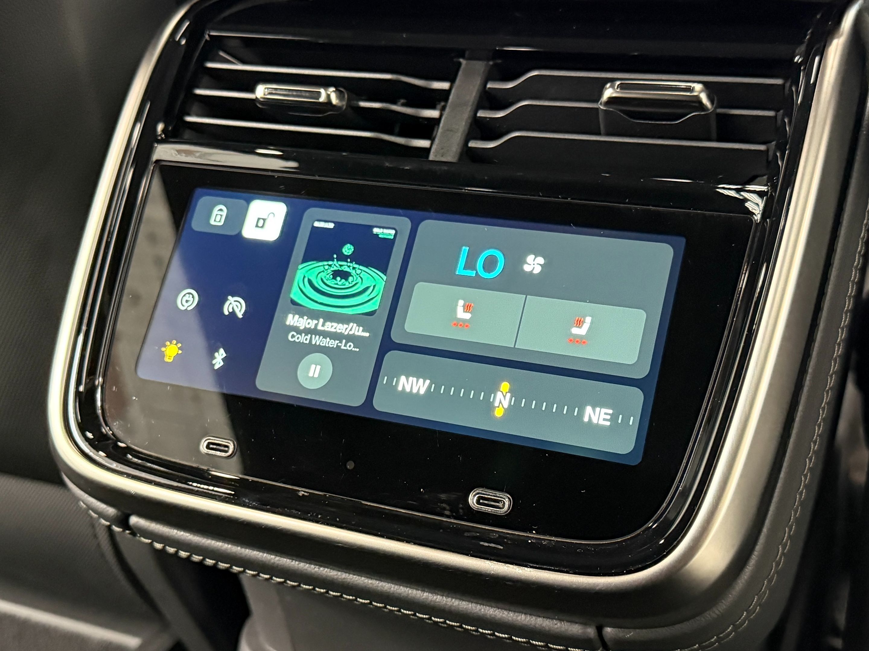 Rivian R1S photo 34