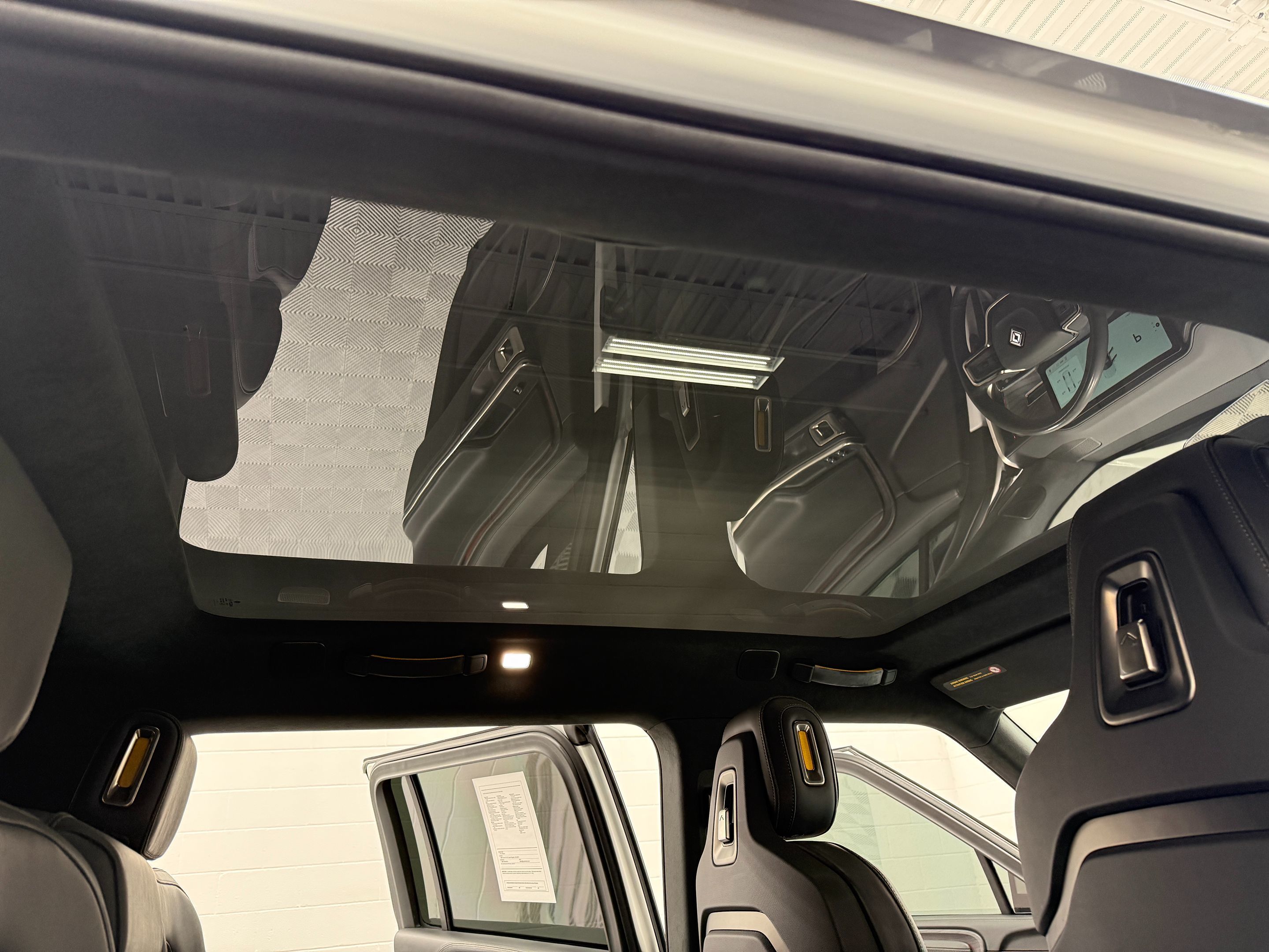 Rivian R1S photo 33