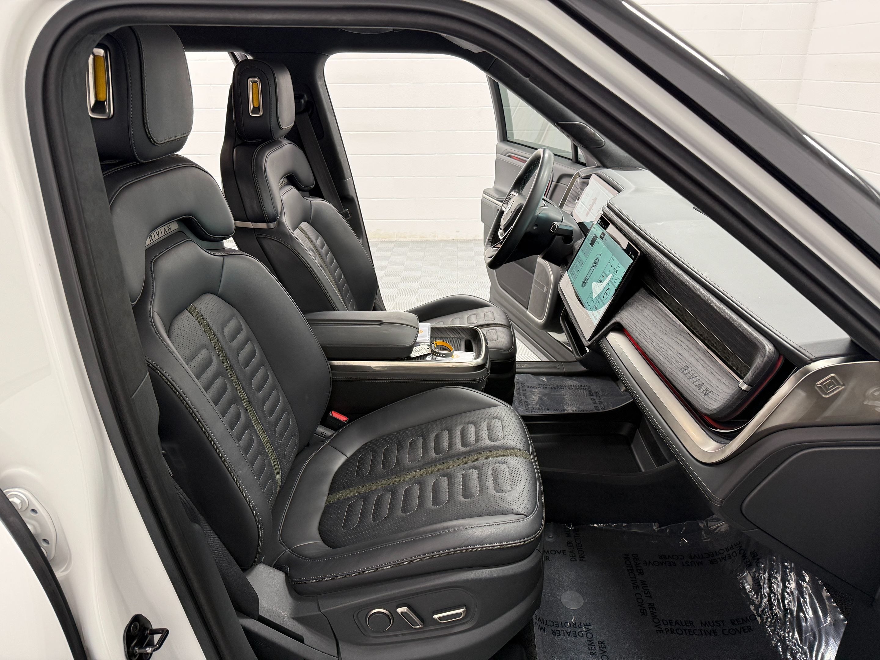 Rivian R1S photo 20