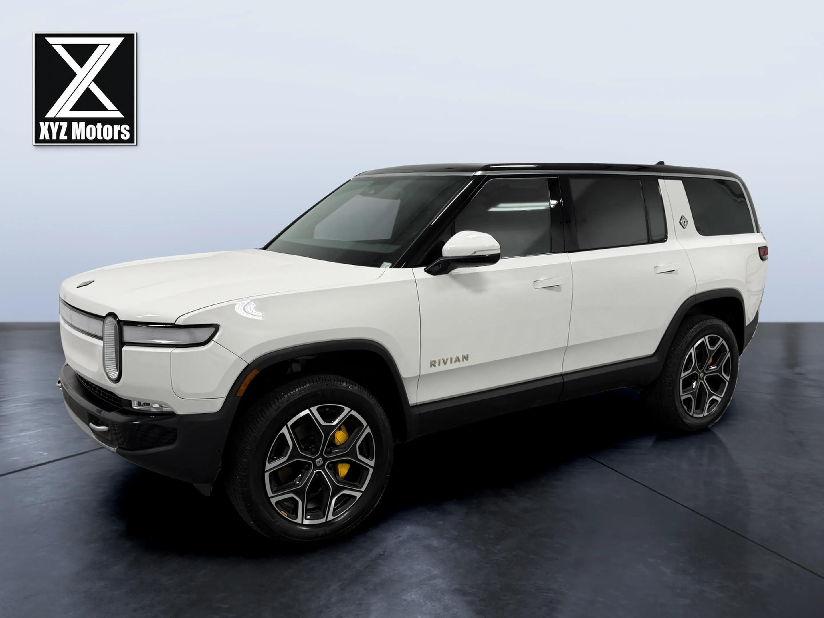 Rivian R1S photo 2