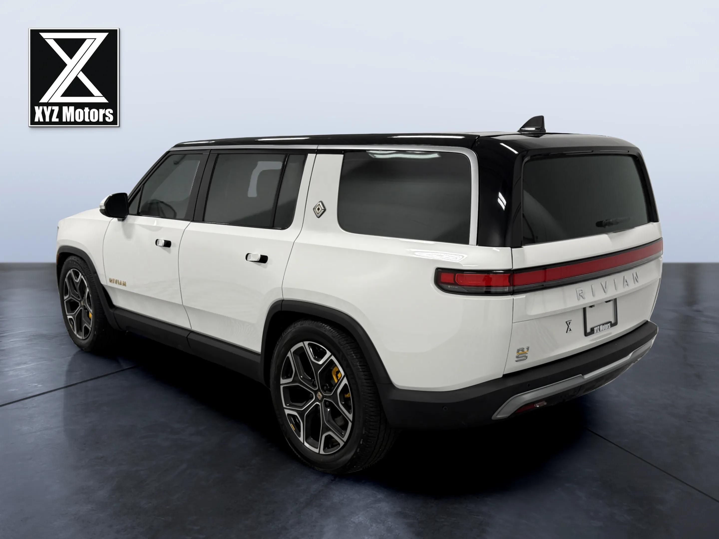 Rivian R1S photo 6