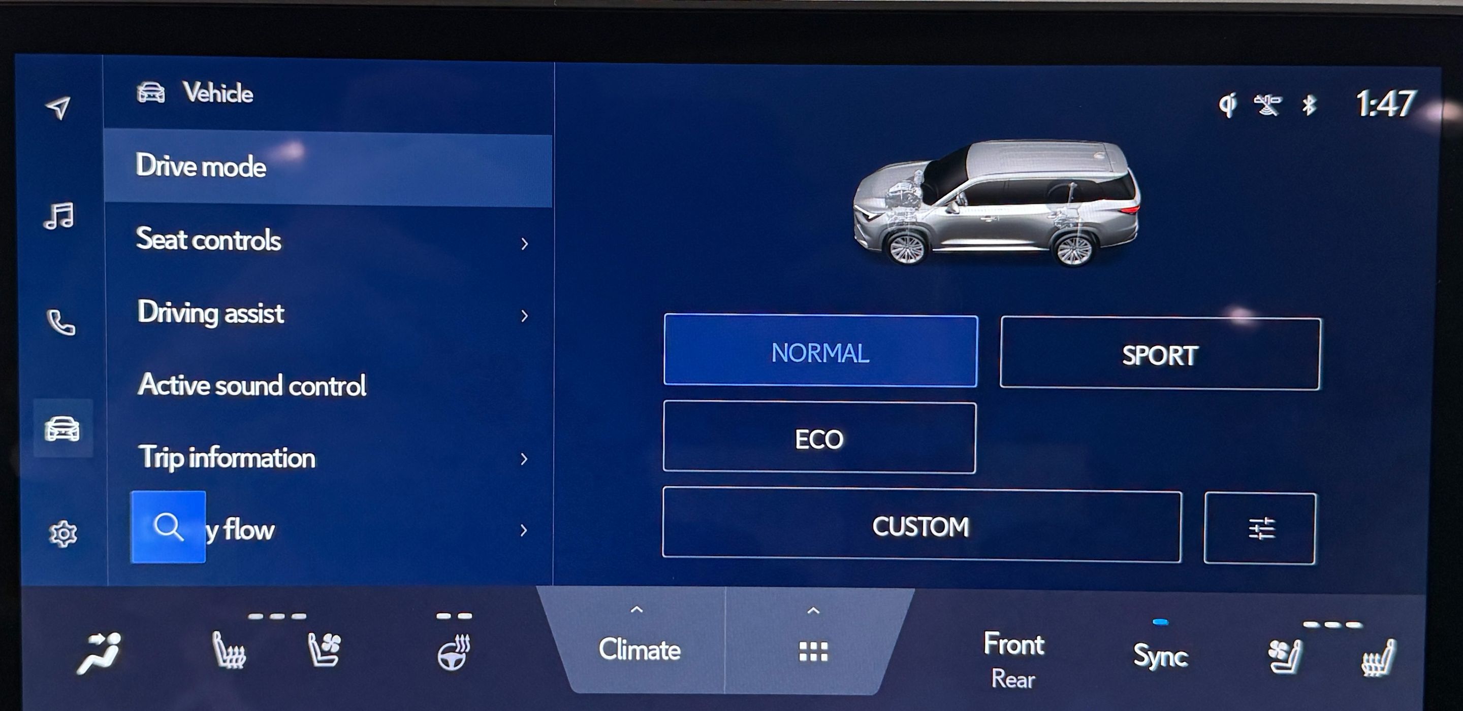 Lexus TX photo 26