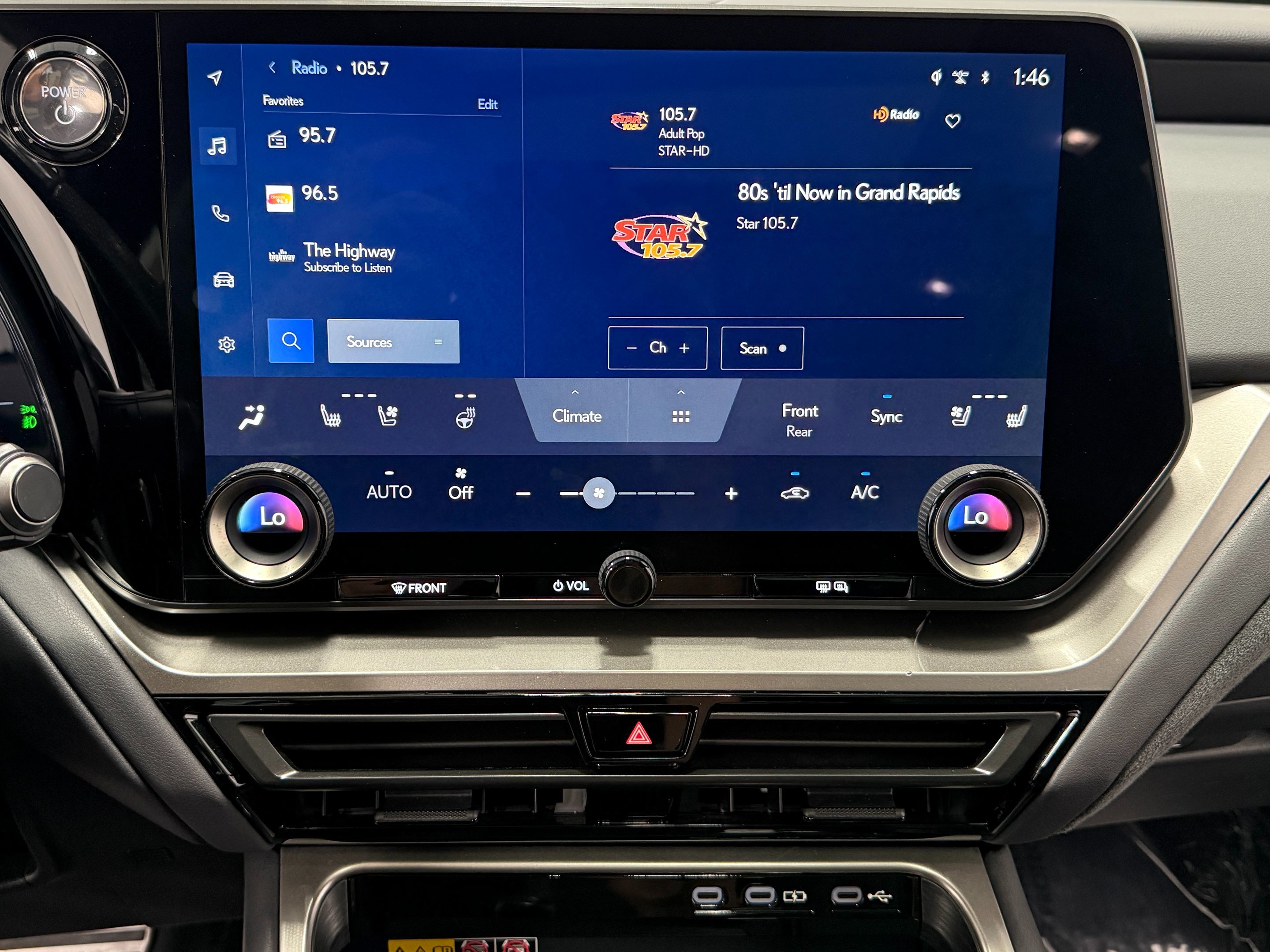 Lexus TX photo 24