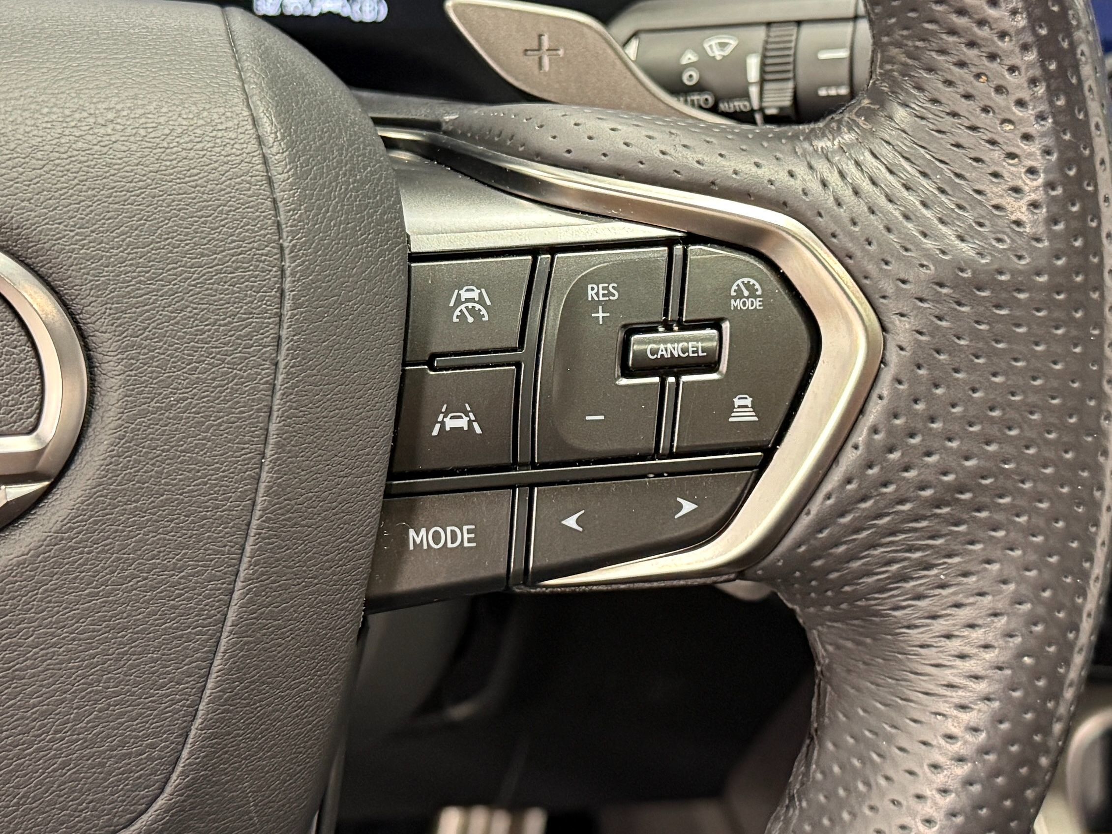 Lexus TX photo 21