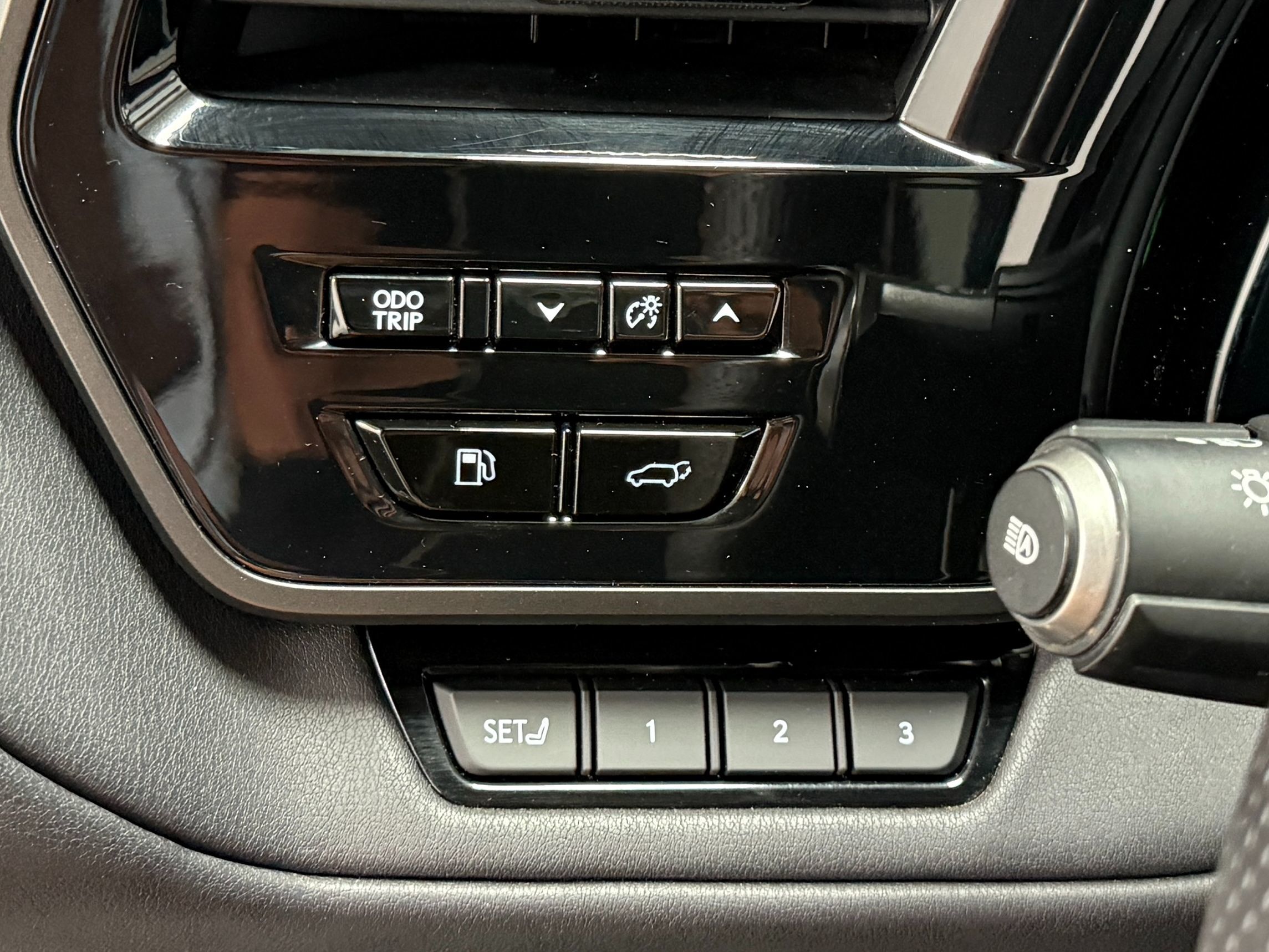 Lexus TX photo 23
