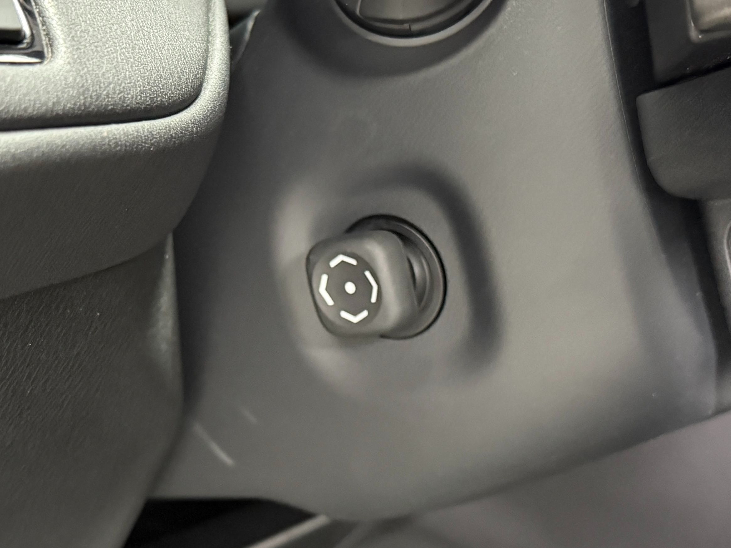 Lexus TX photo 22