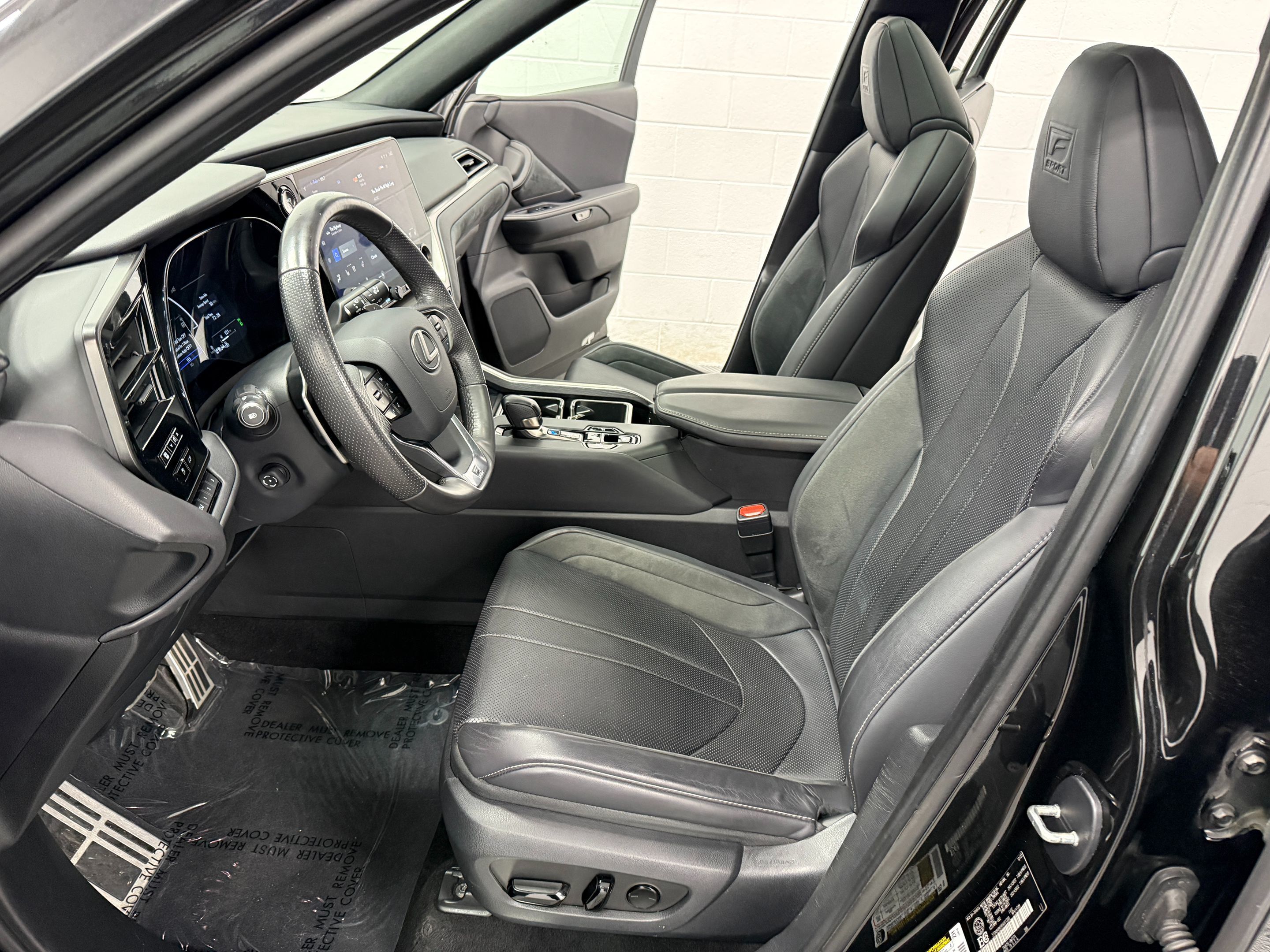Lexus TX photo 12