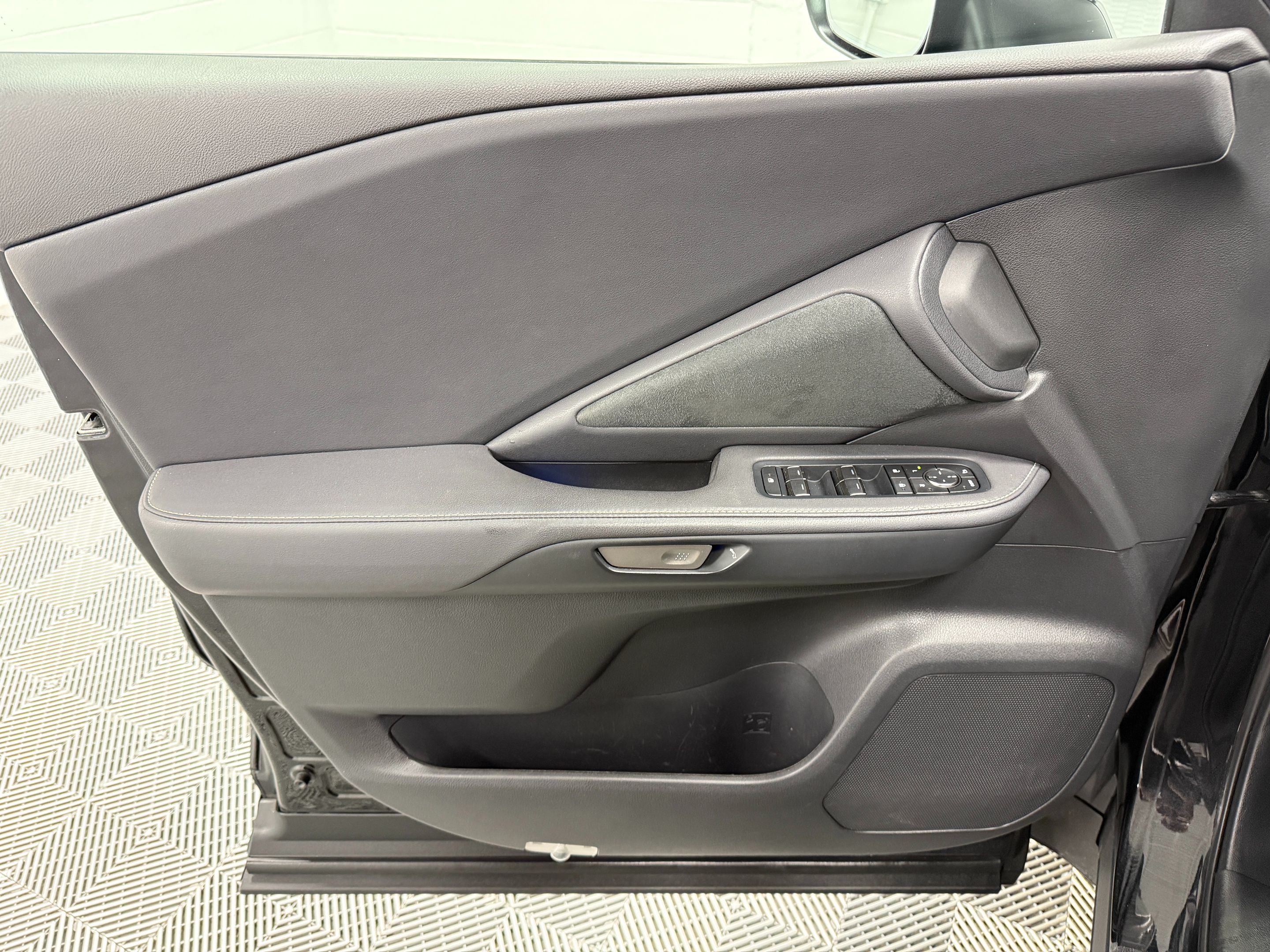 Lexus TX photo 11