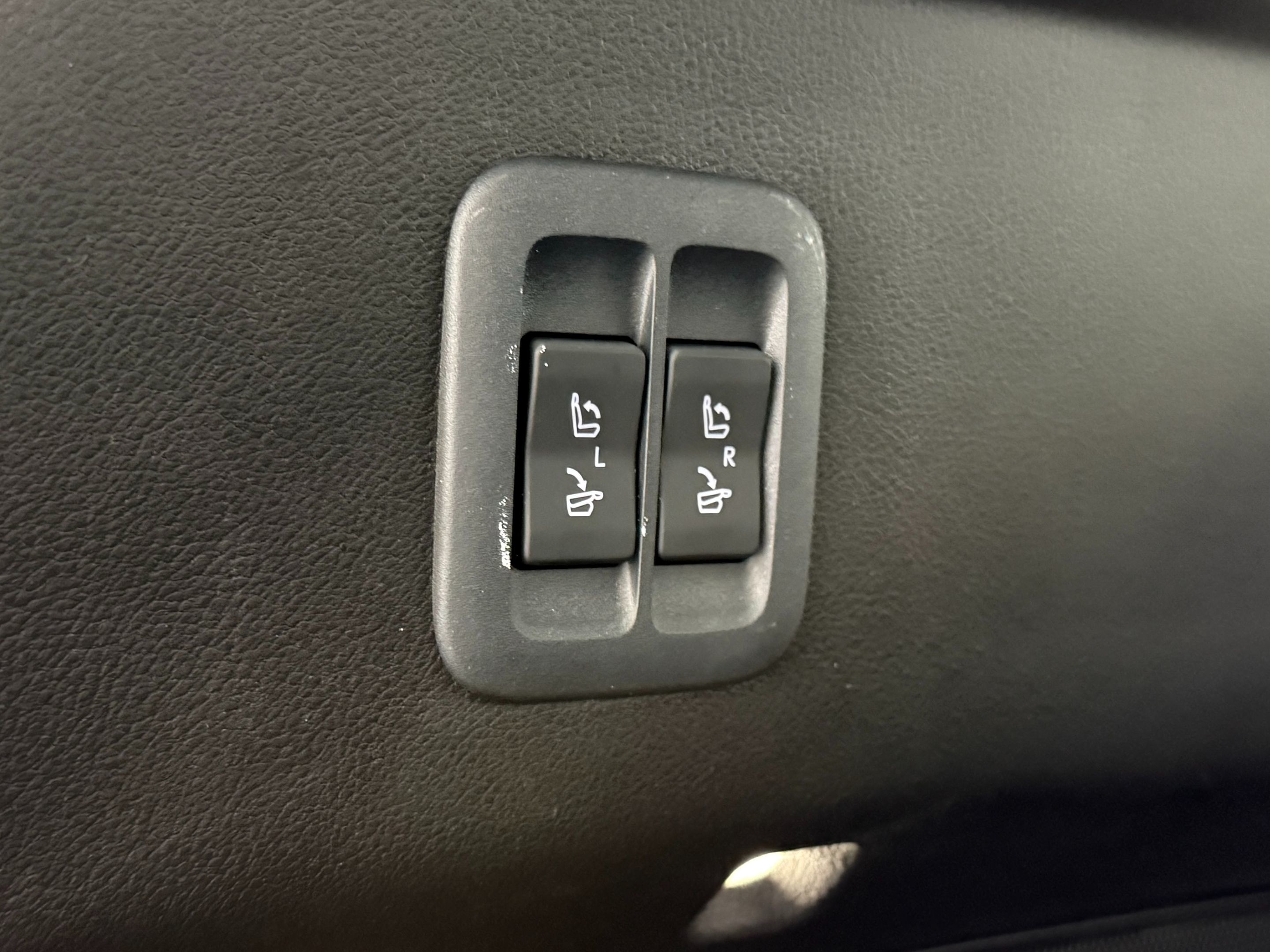 Lexus TX photo 38