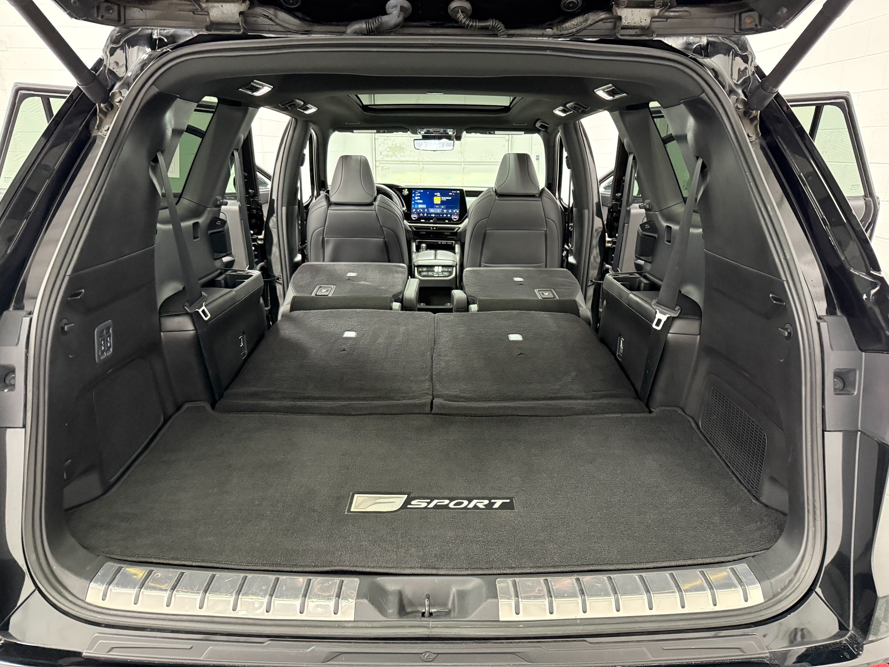 Lexus TX photo 39