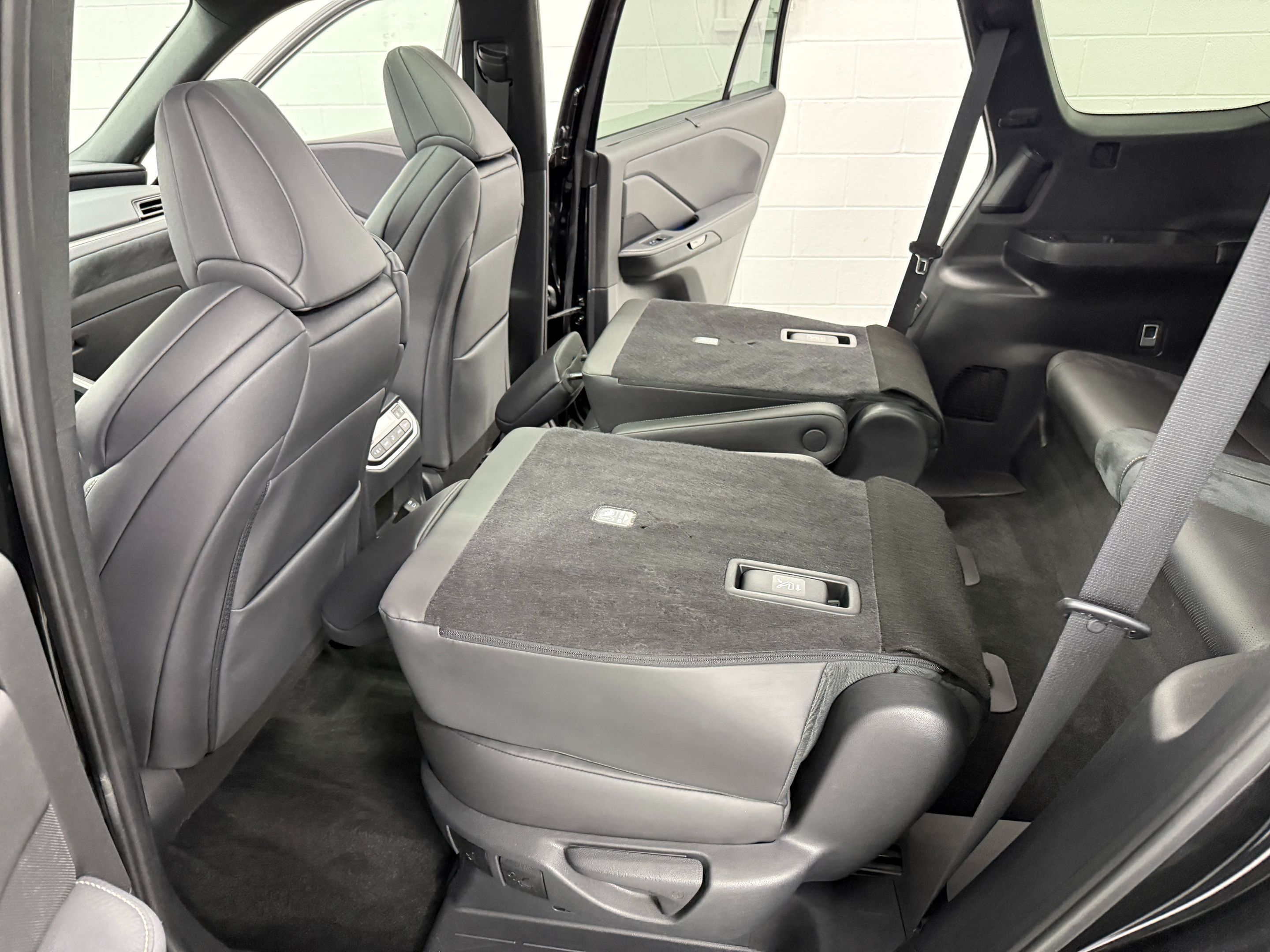 Lexus TX photo 17