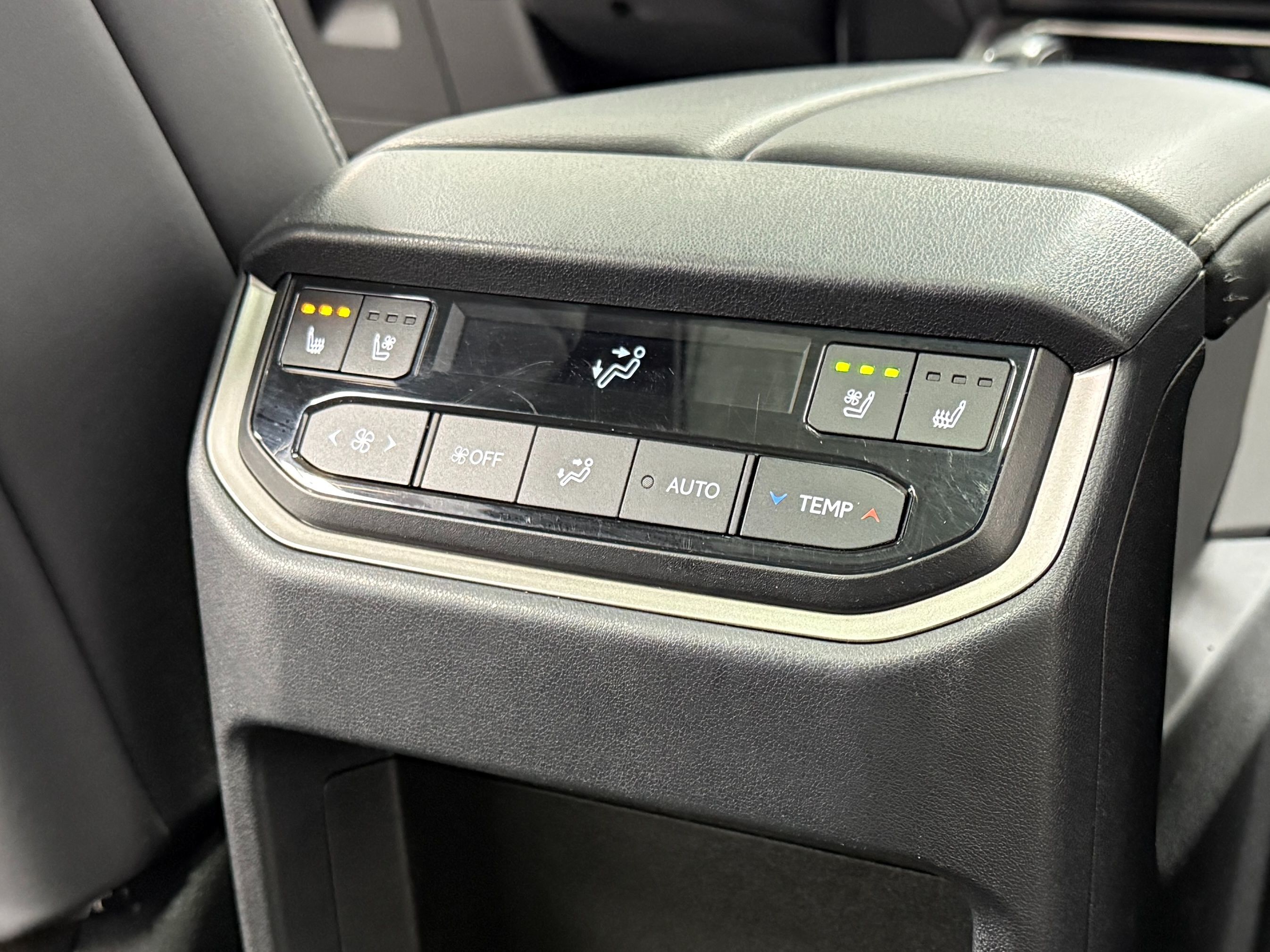 Lexus TX photo 36