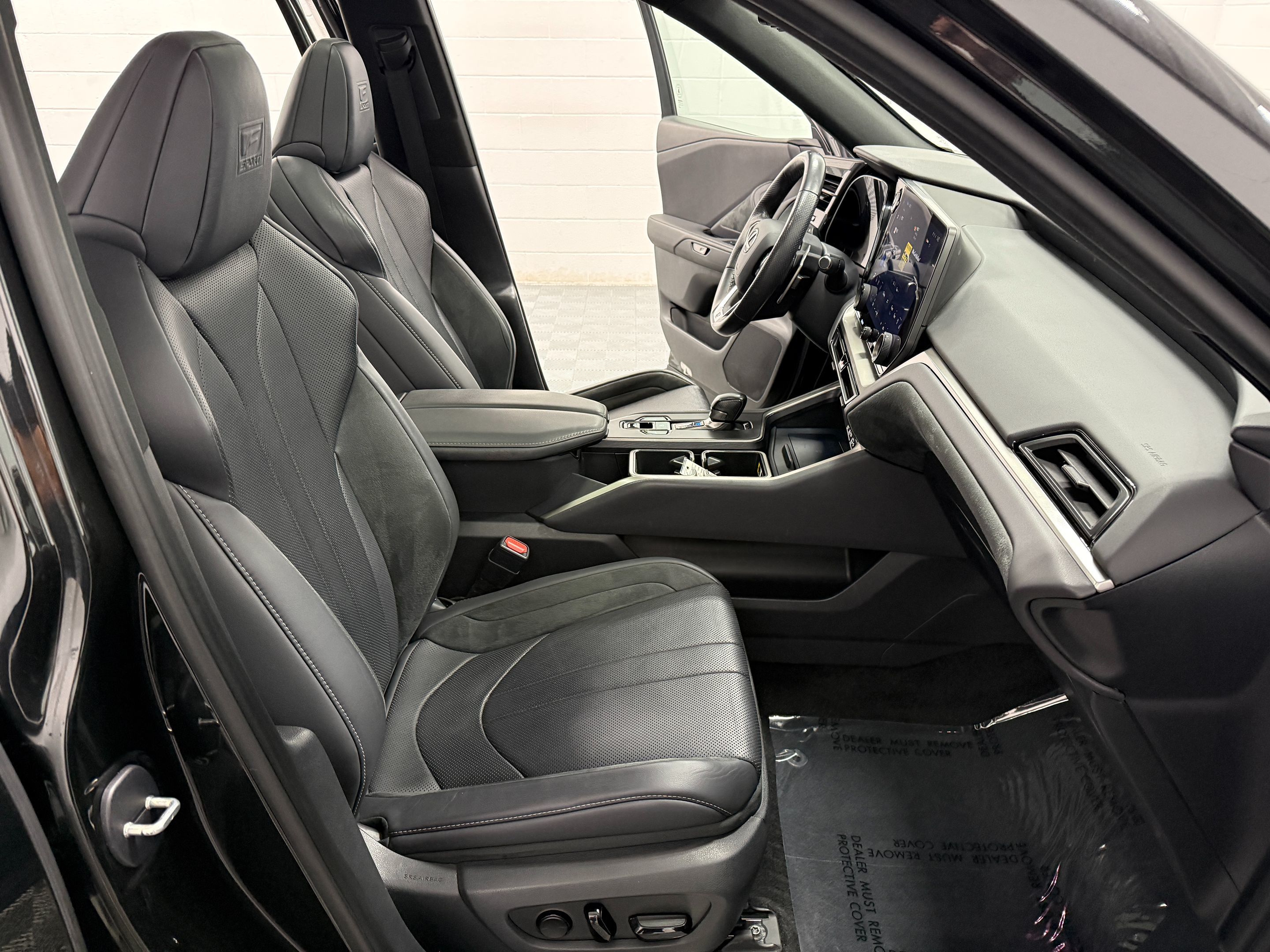 Lexus TX photo 18