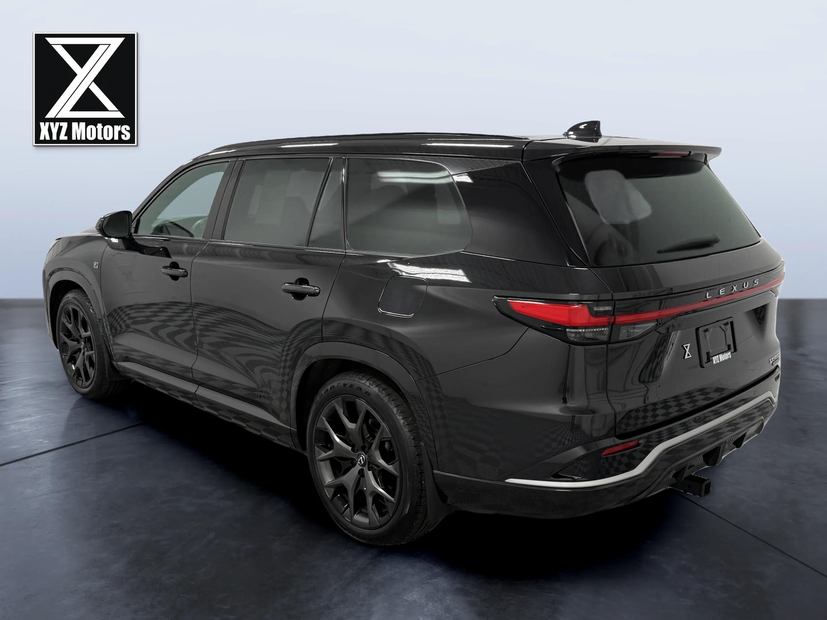 Lexus TX photo 4