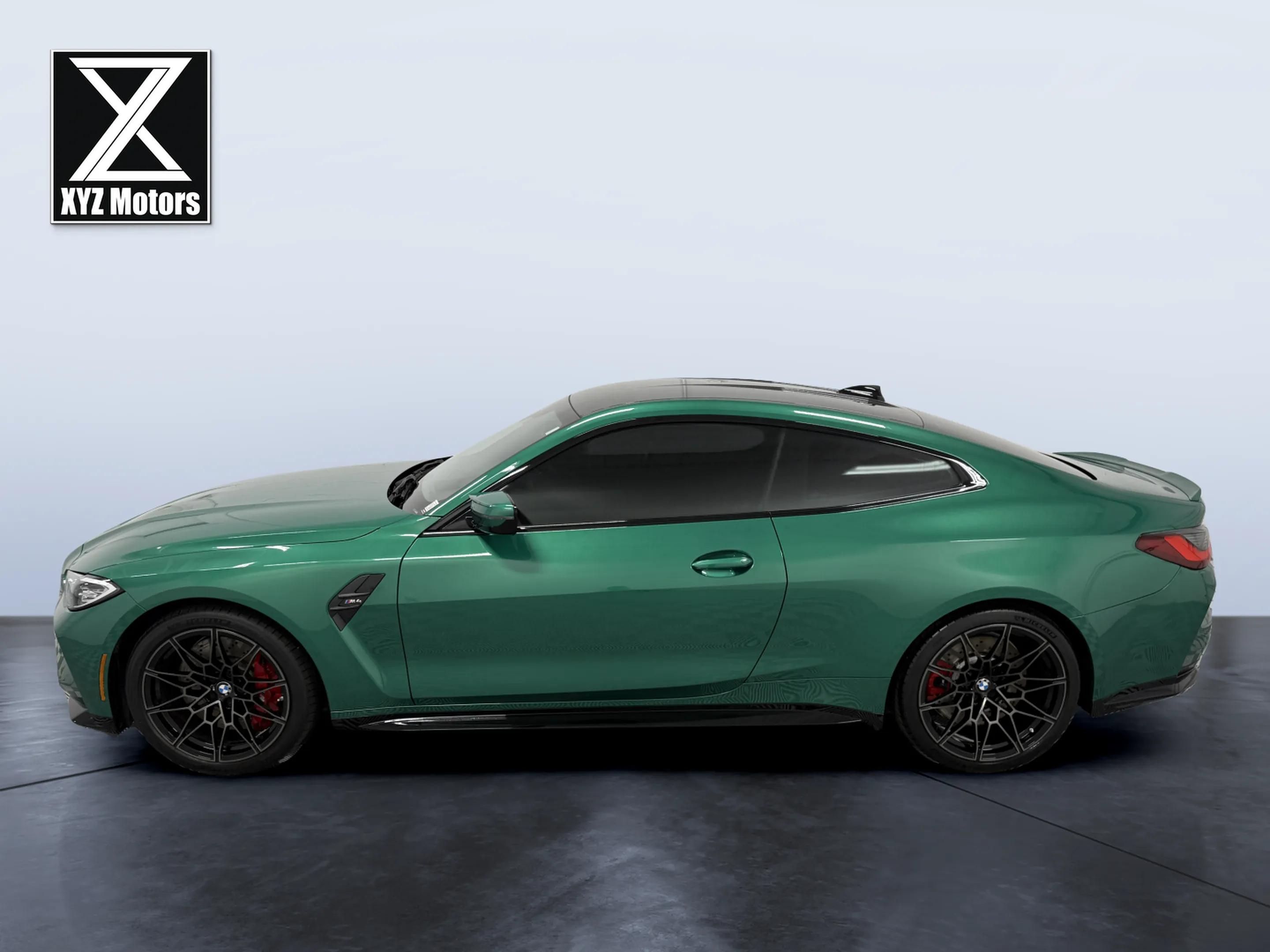 BMW M4 photo 3